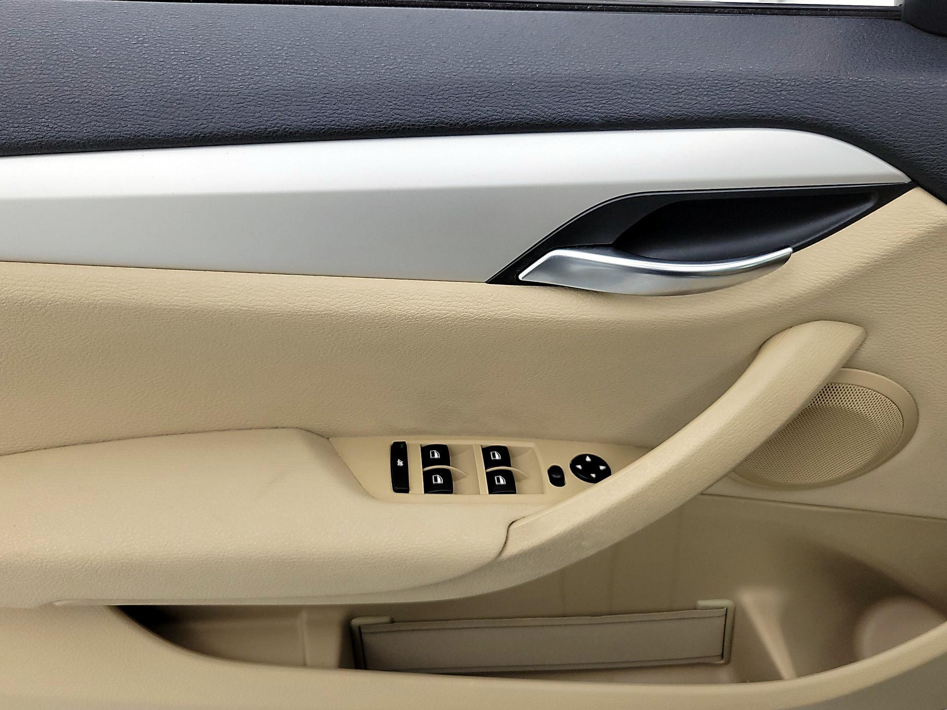 Thumbnail: 2014 BMW X1 - 12