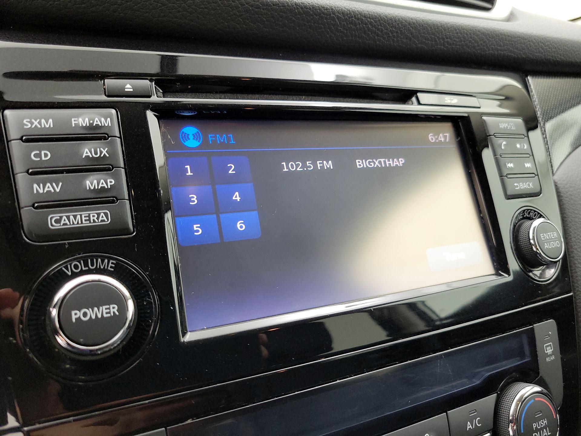 Thumbnail: 2015 Nissan Rogue - 16