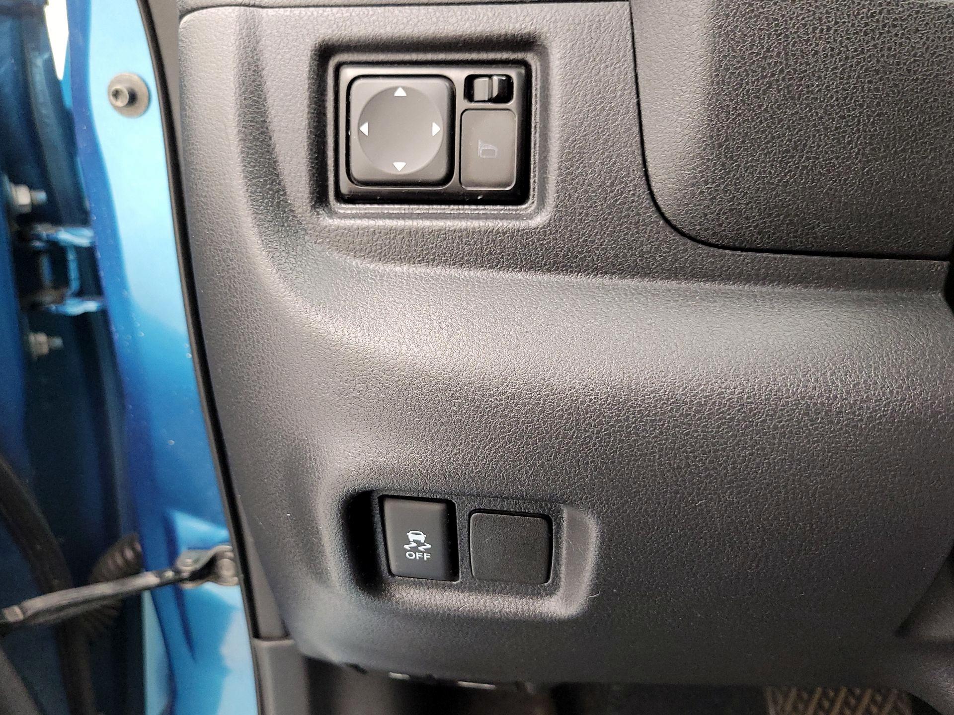 Thumbnail: 2015 Nissan Versa Note - 13