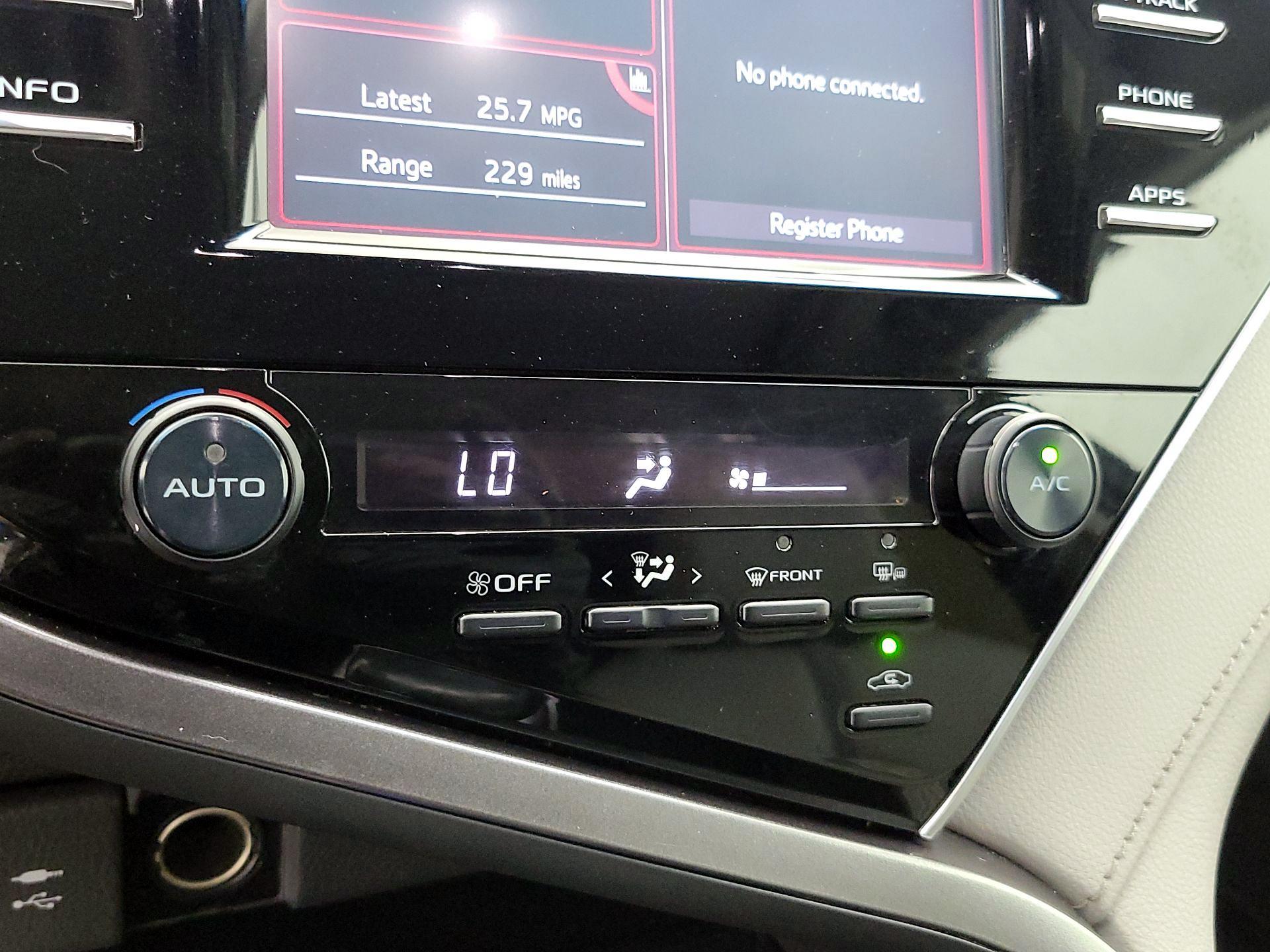 Thumbnail: 2018 Toyota Camry - 16