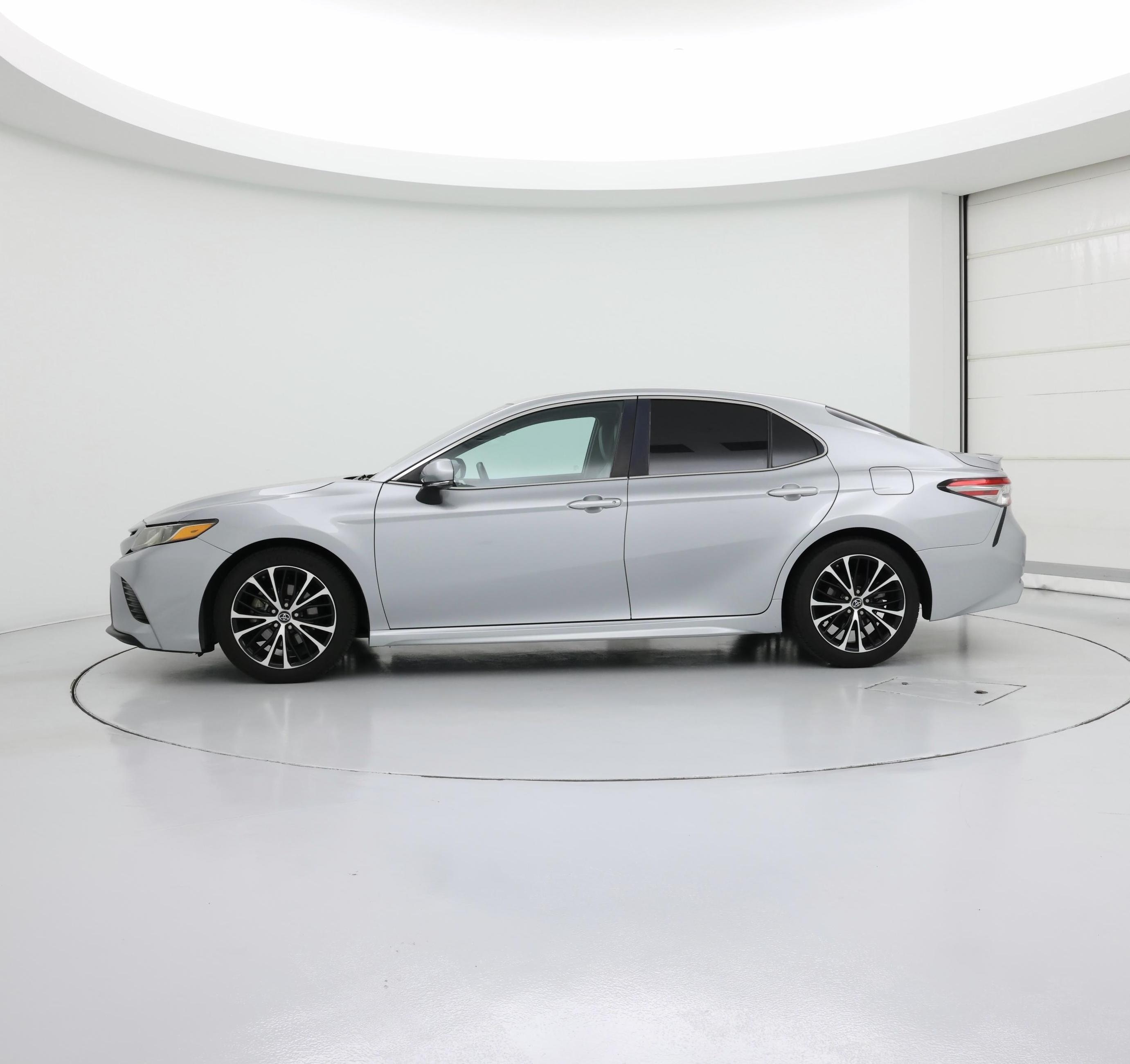 Thumbnail: 2018 Toyota Camry - 3