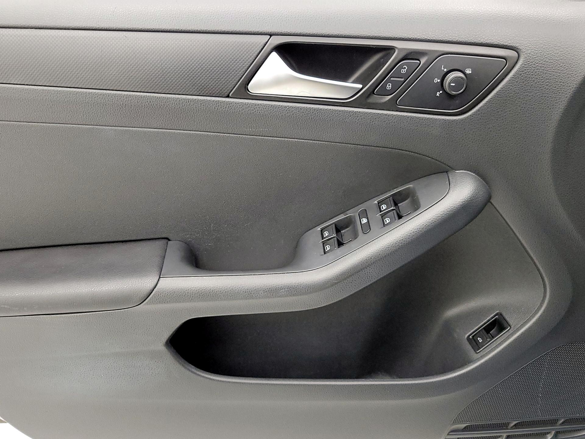 Thumbnail: 2016 Volkswagen Jetta - 12