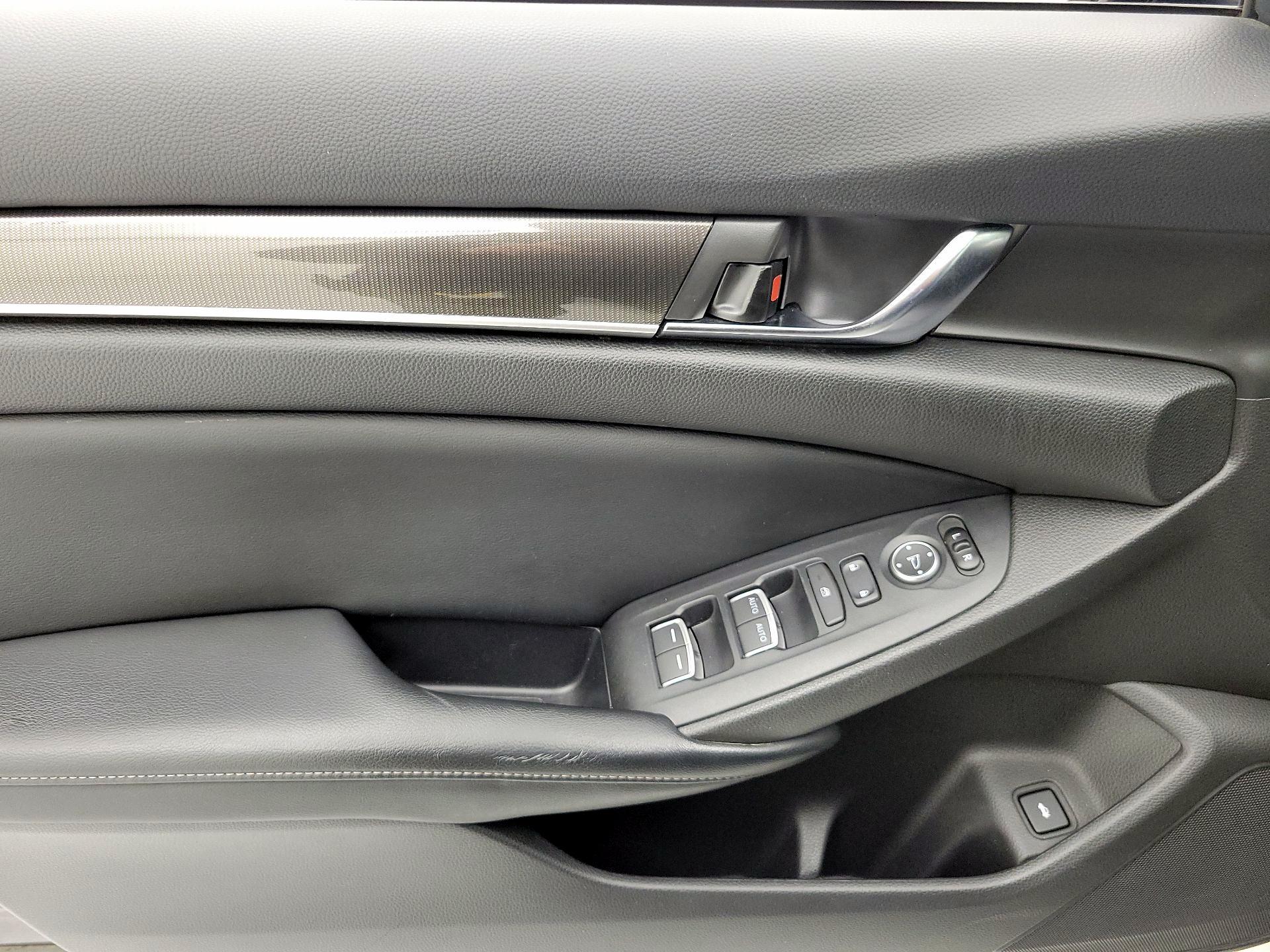 Thumbnail: 2018 Honda Accord - 12