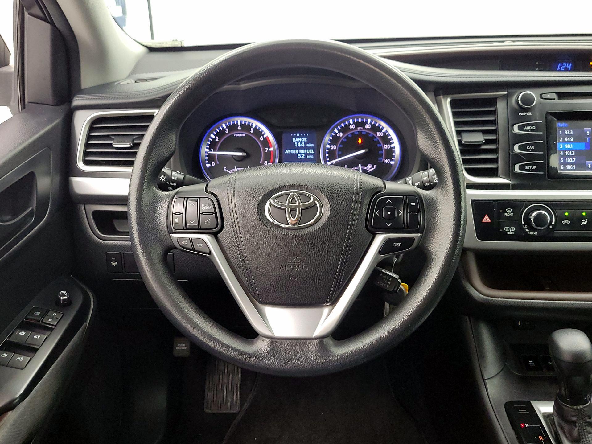 Thumbnail: 2016 Toyota Highlander - 10