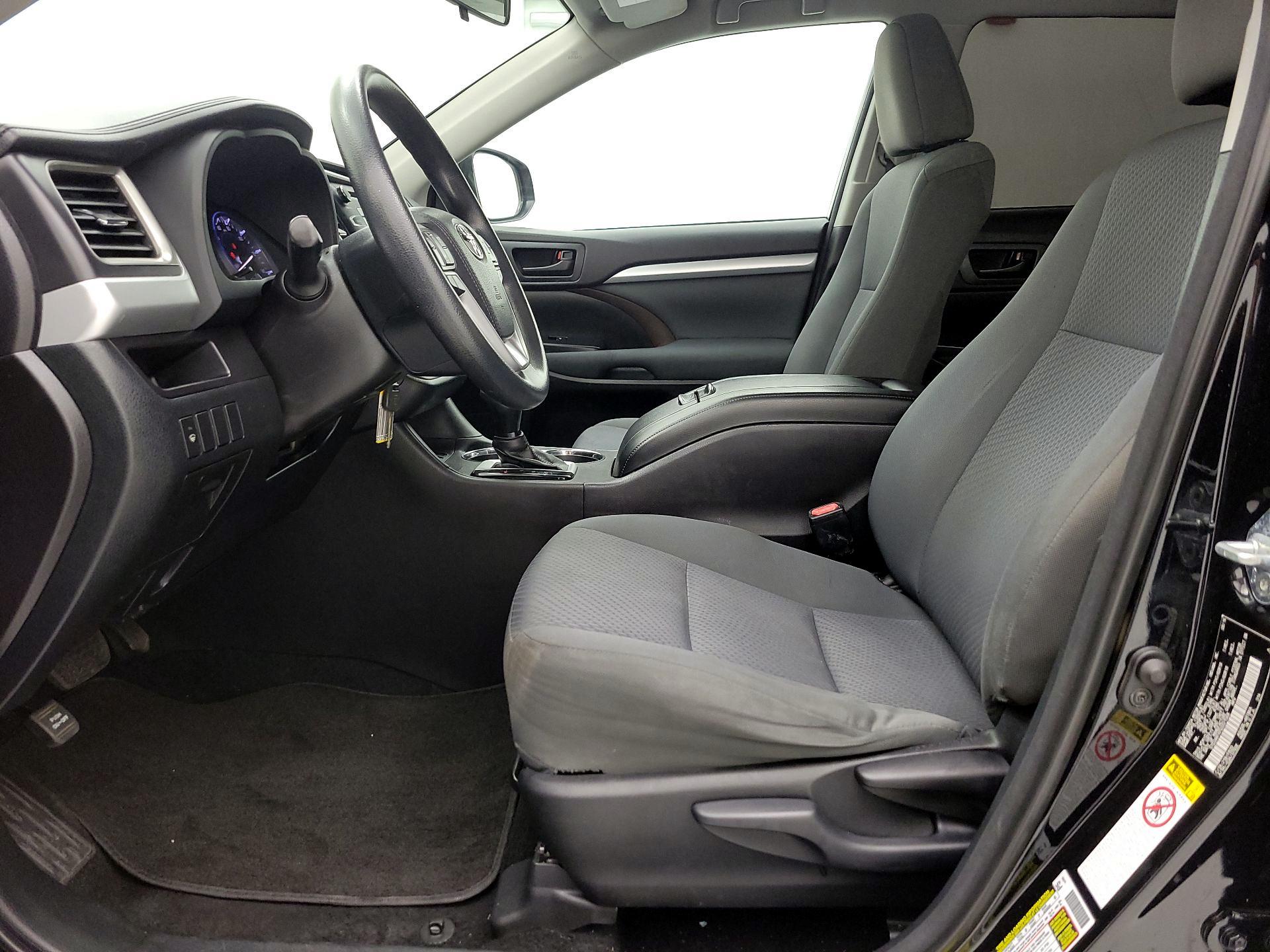 Thumbnail: 2016 Toyota Highlander - 11