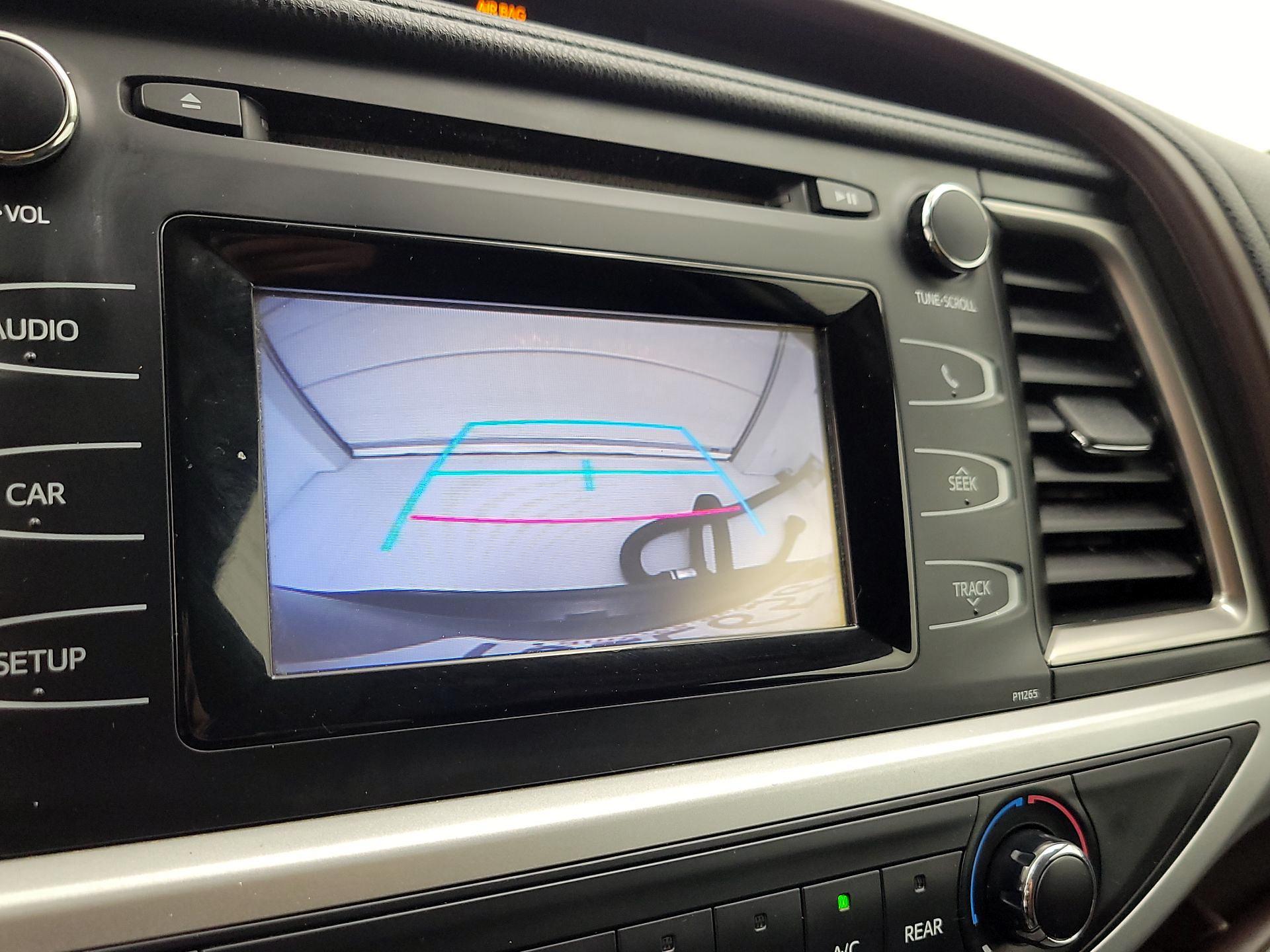 Thumbnail: 2016 Toyota Highlander - 14