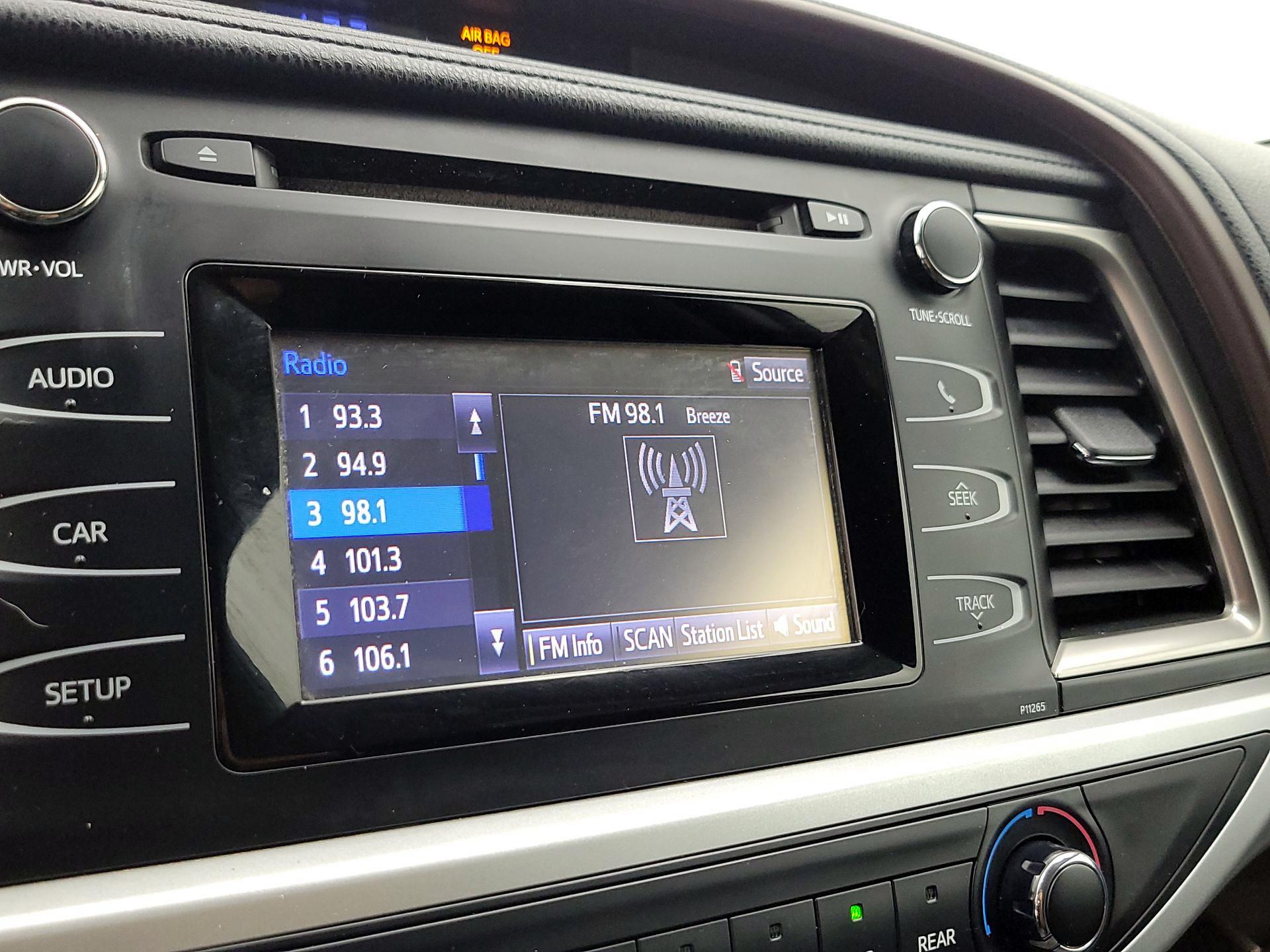 Thumbnail: 2016 Toyota Highlander - 15