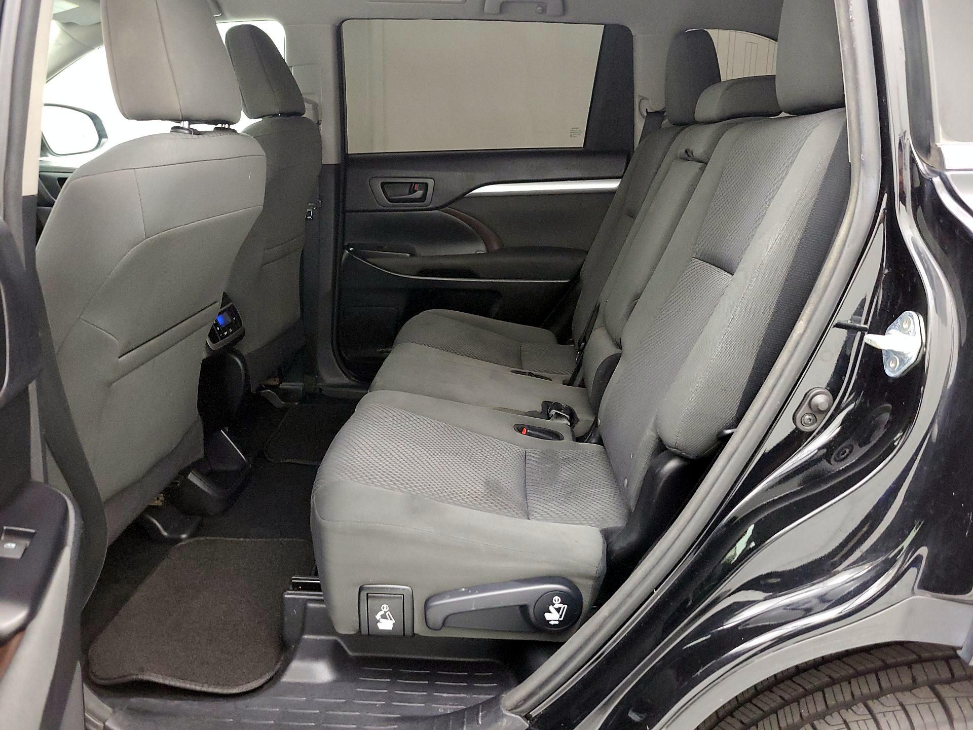 Thumbnail: 2016 Toyota Highlander - 19