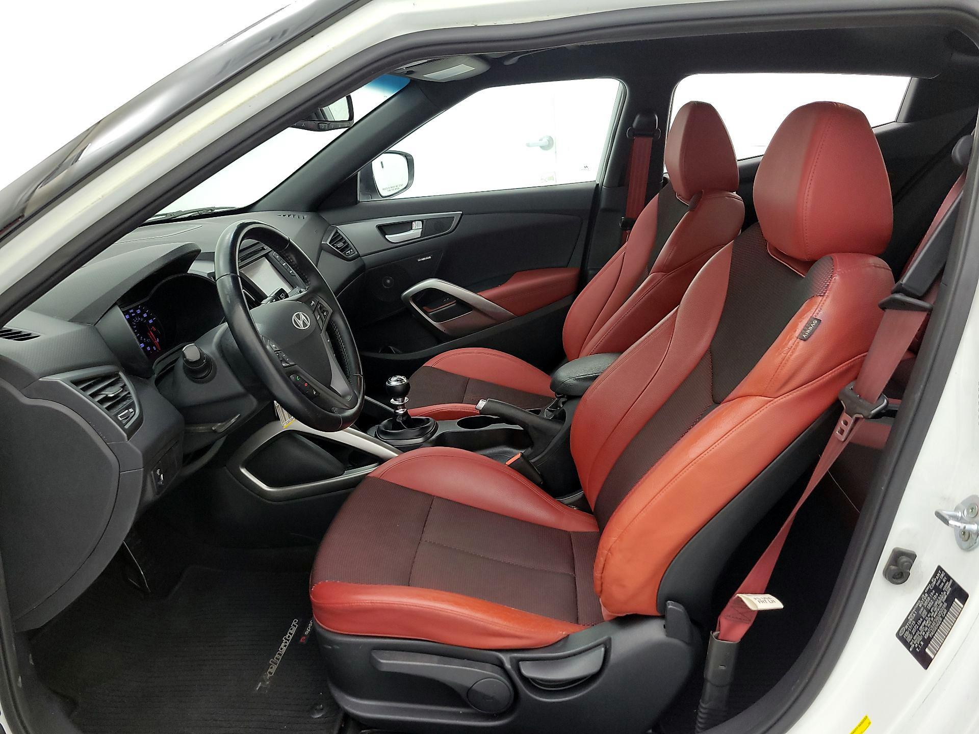 Thumbnail: 2016 Hyundai Veloster - 11