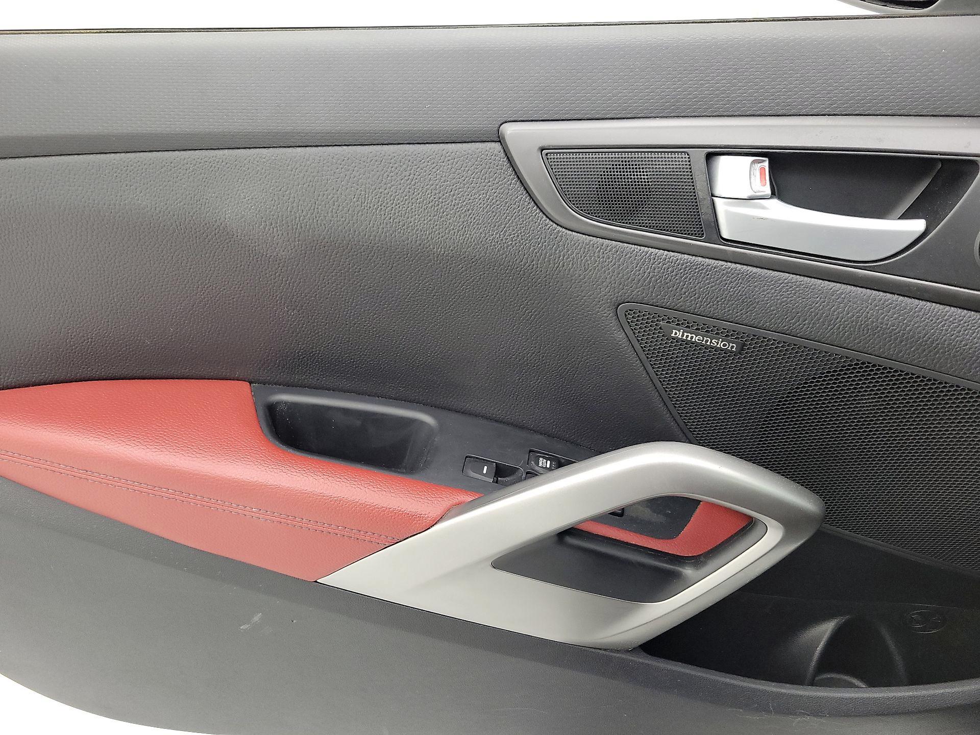 Thumbnail: 2016 Hyundai Veloster - 12