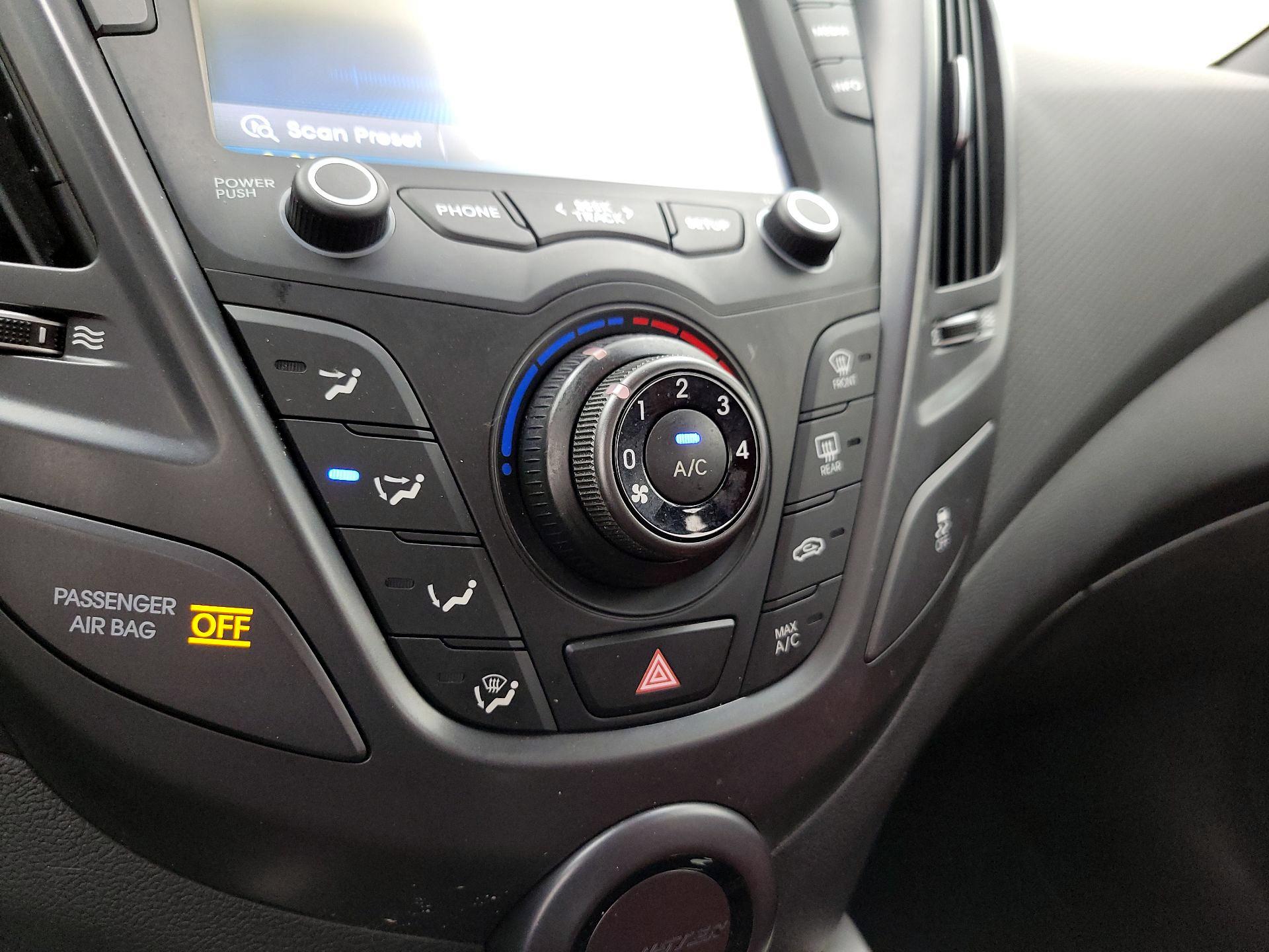 Thumbnail: 2016 Hyundai Veloster - 16