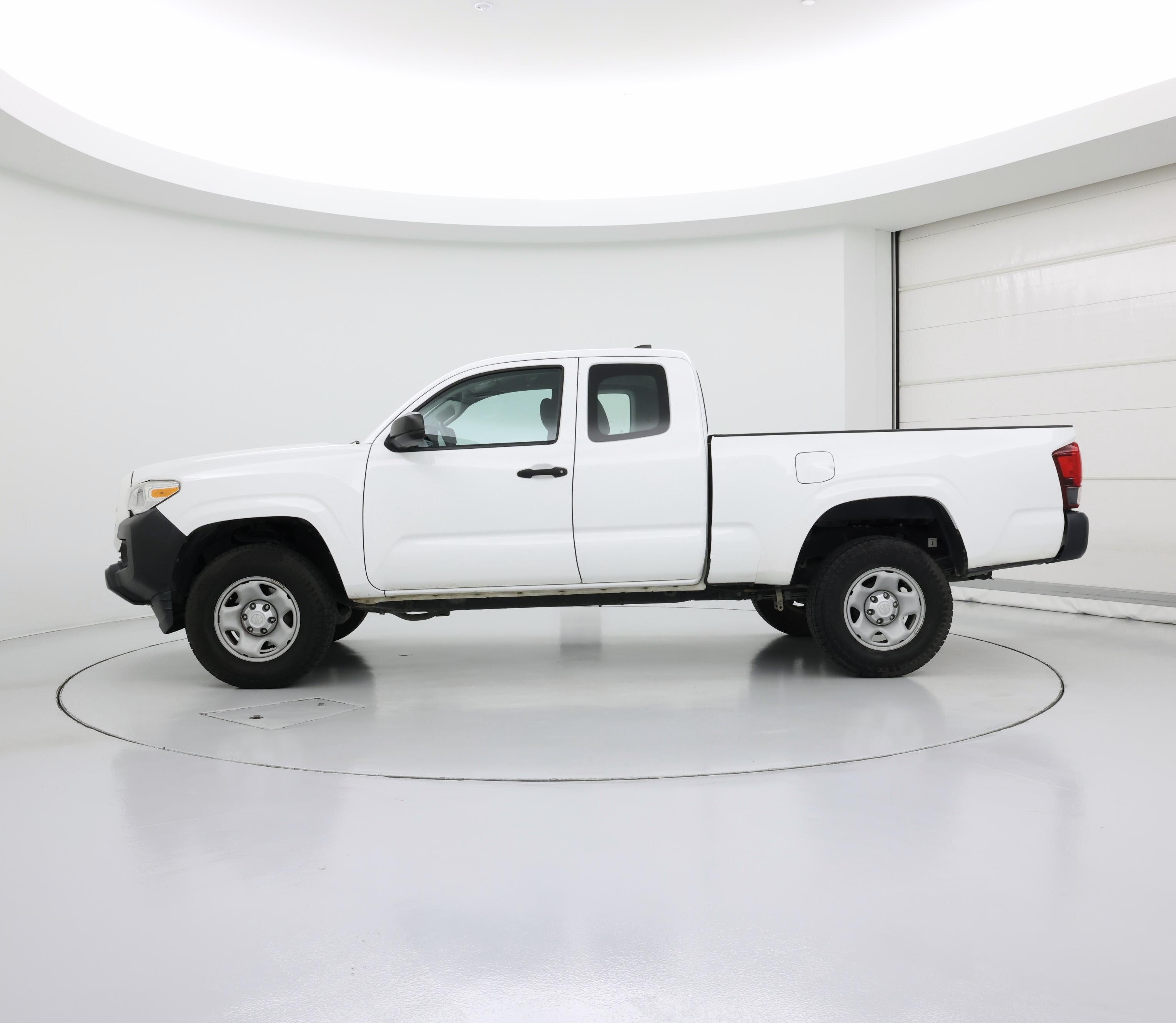 Thumbnail: 2018 Toyota Tacoma - 3
