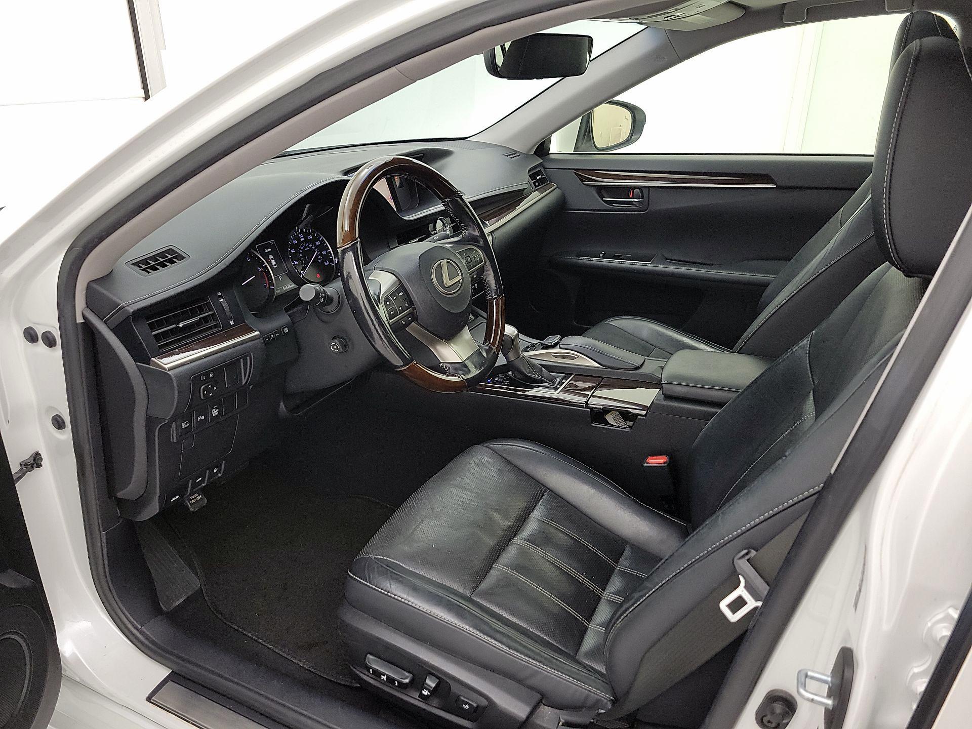 Thumbnail: 2016 Lexus ES - 11