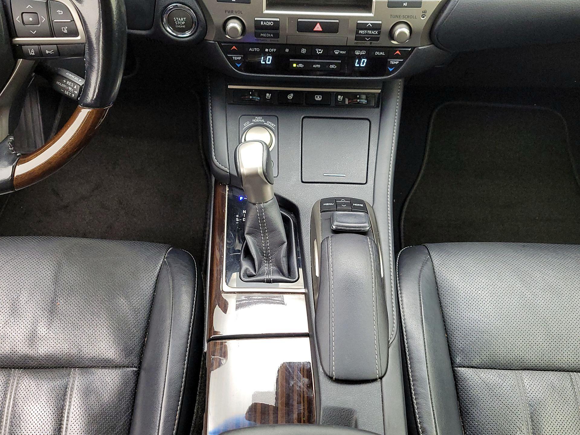 Thumbnail: 2016 Lexus ES - 18