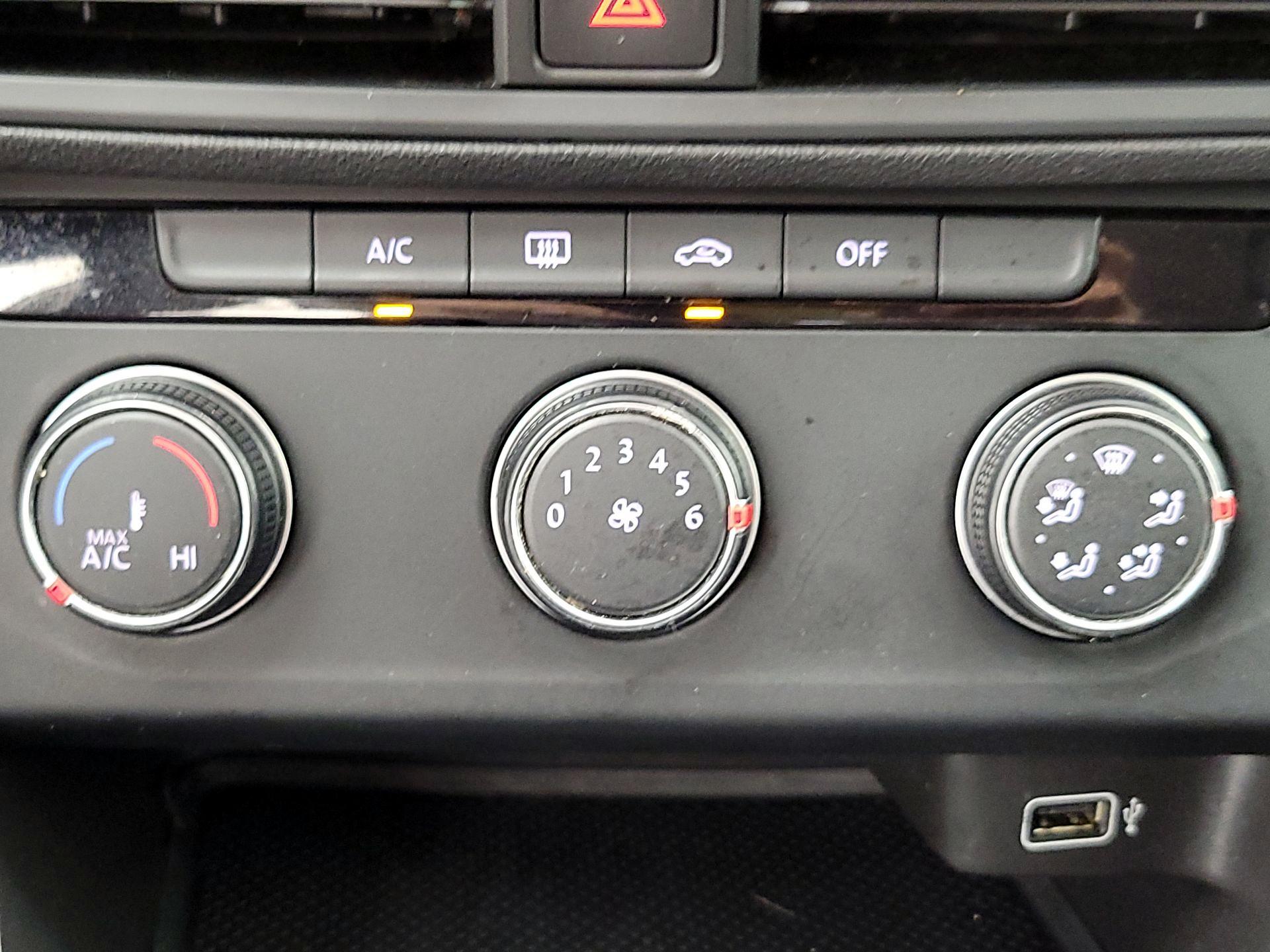 Thumbnail: 2019 Volkswagen Jetta - 16