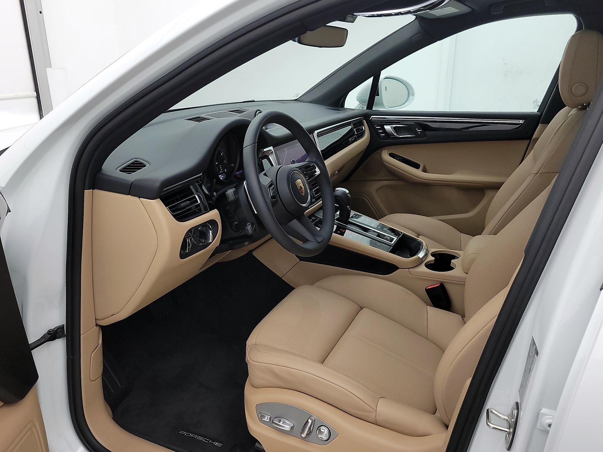 Thumbnail: 2025 Porsche Macan - 11