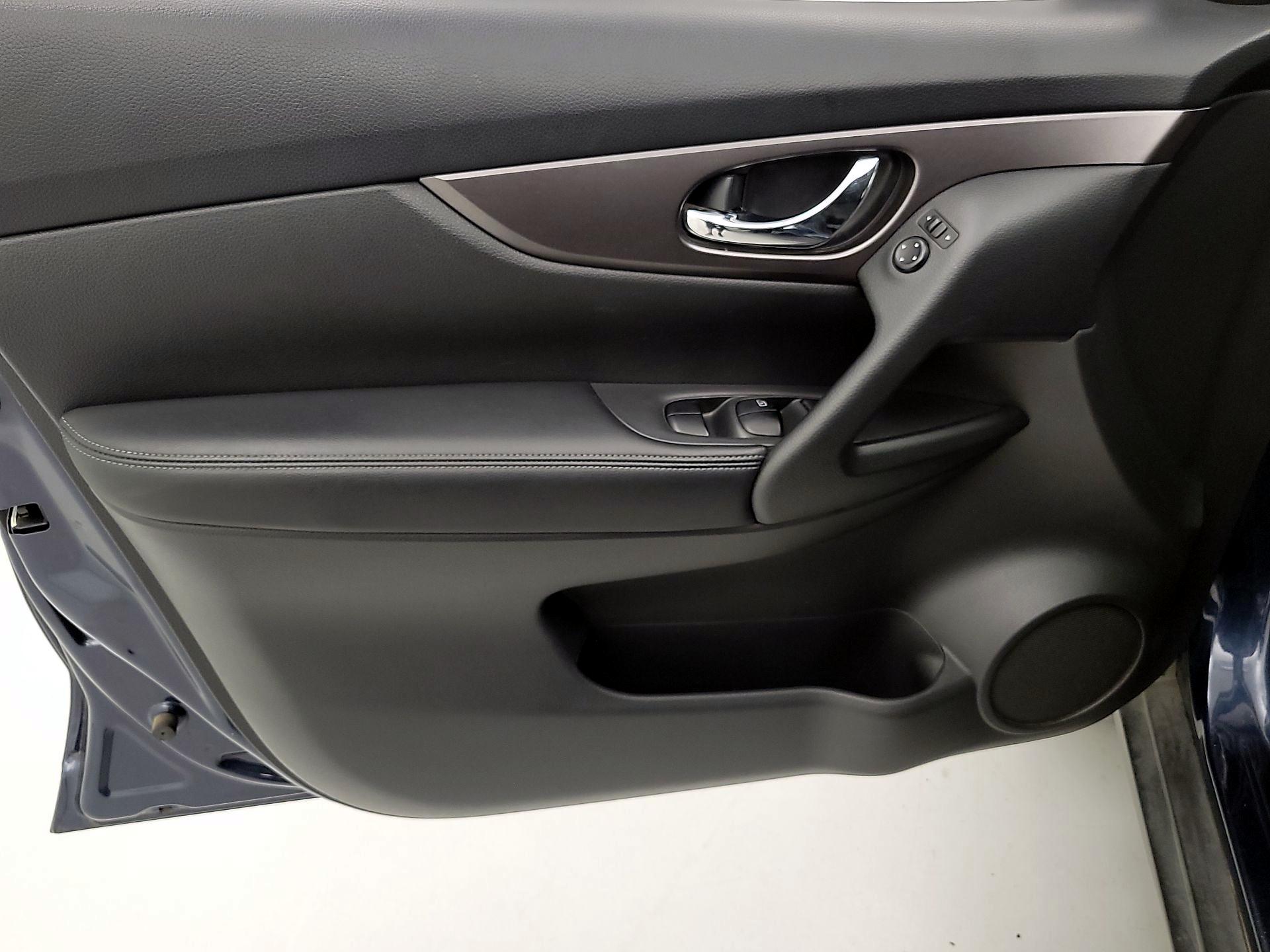 Thumbnail: 2016 Nissan Rogue - 12