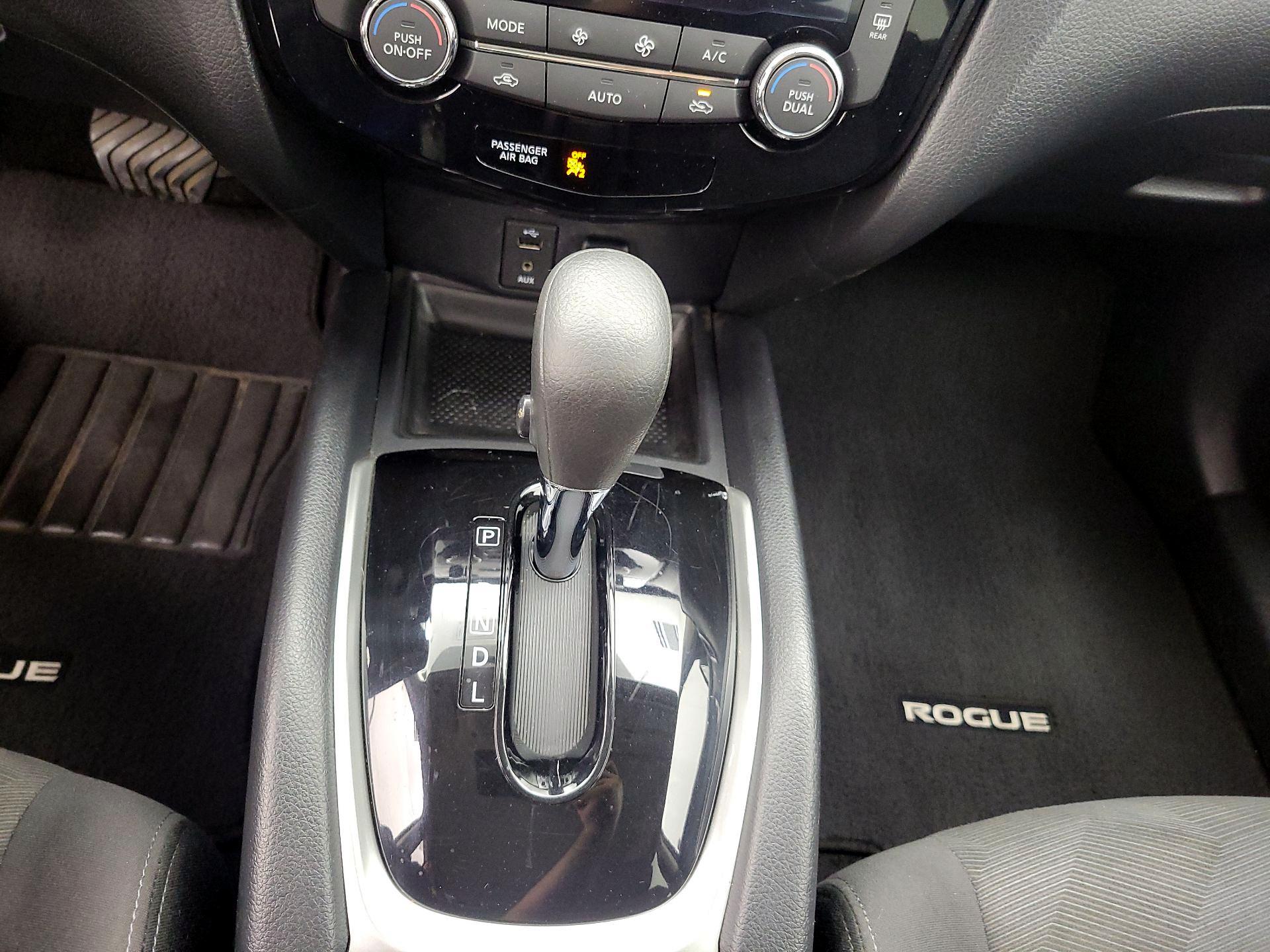 Thumbnail: 2016 Nissan Rogue - 17
