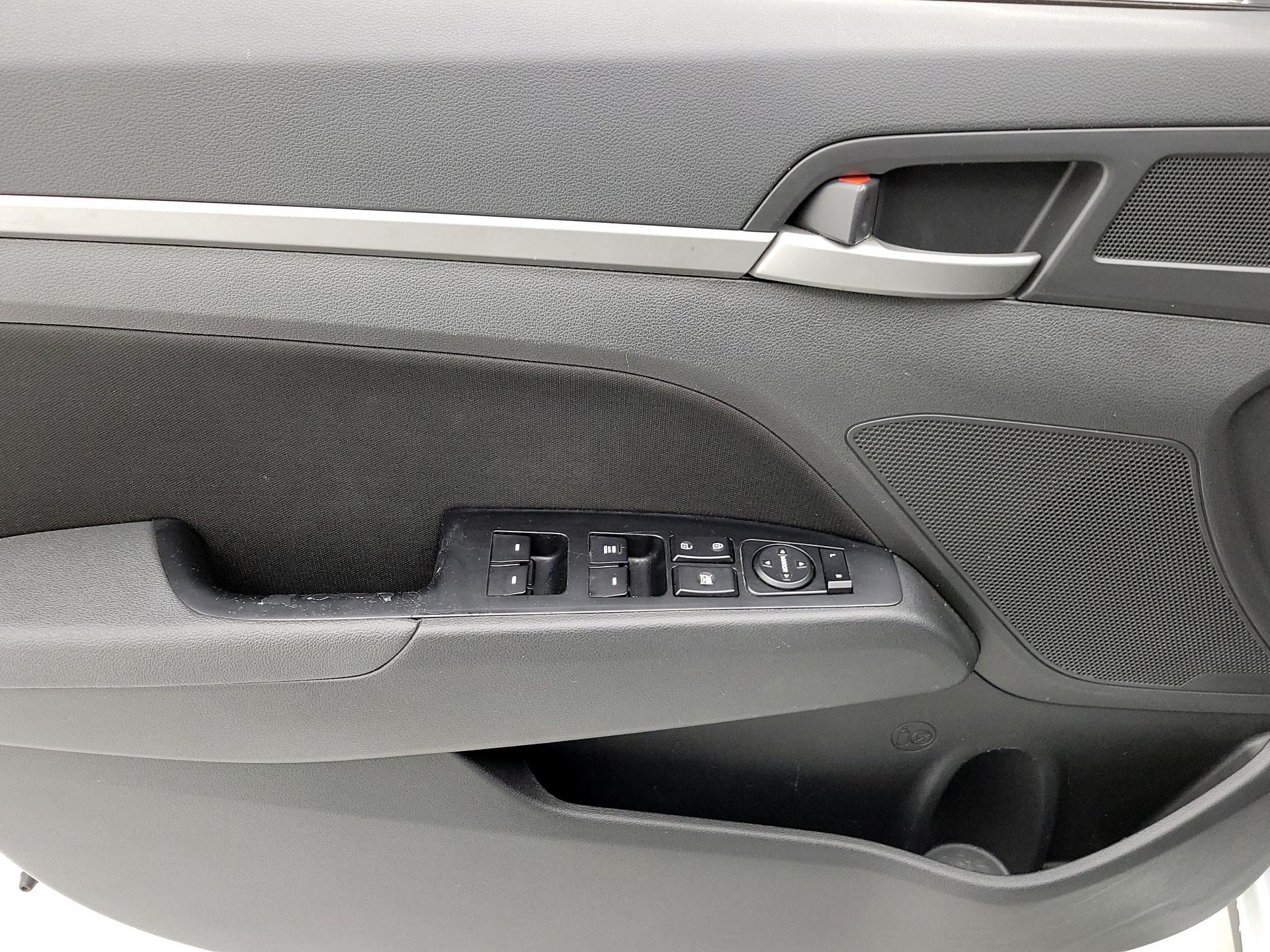 Thumbnail: 2018 Hyundai Elantra - 12
