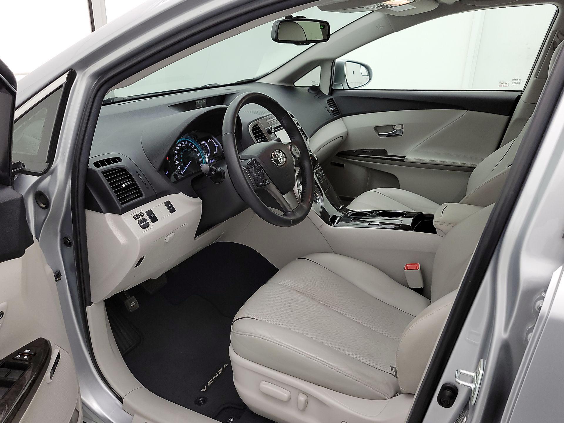 Thumbnail: 2015 Toyota Venza - 11