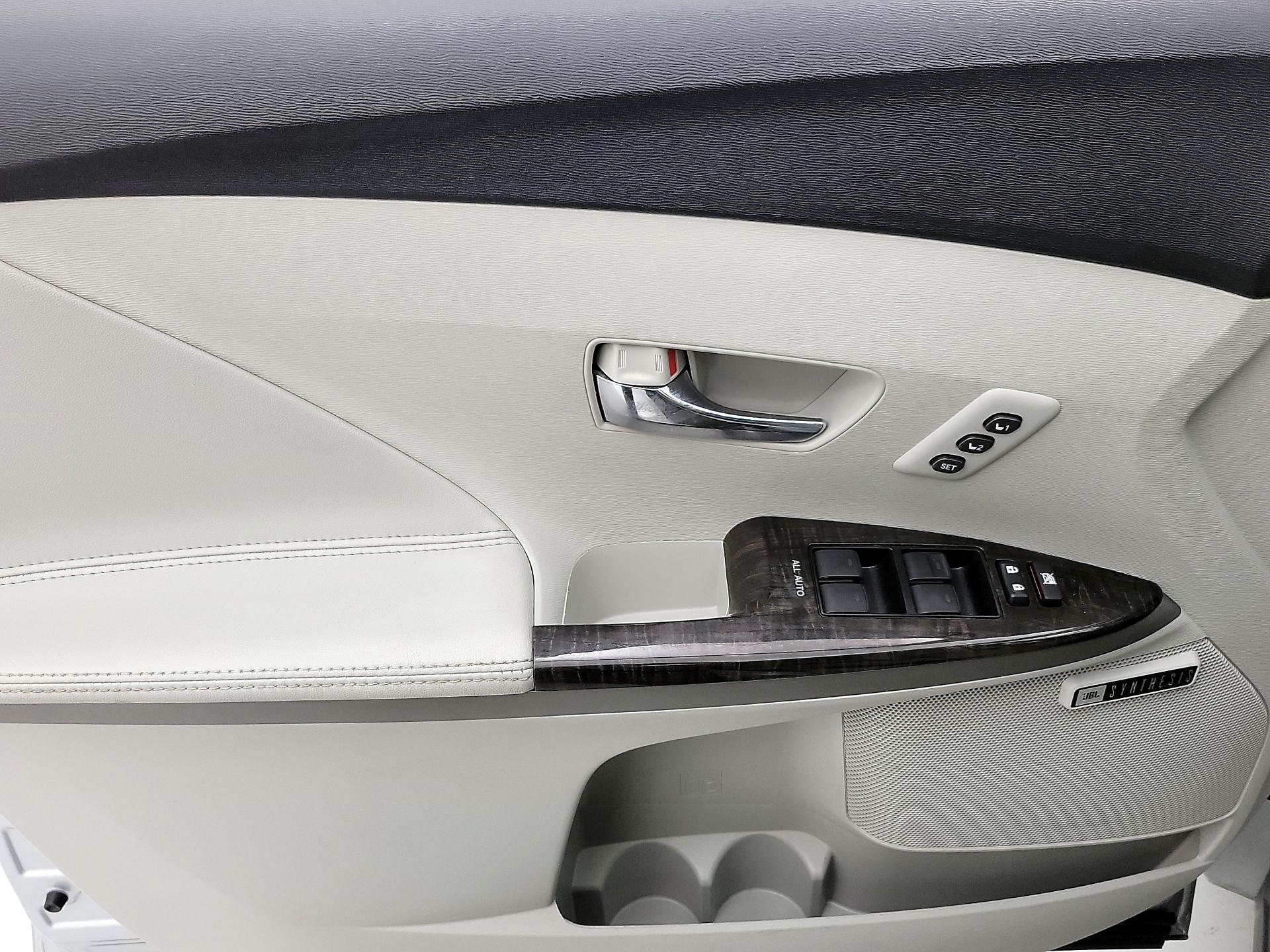 Thumbnail: 2015 Toyota Venza - 12