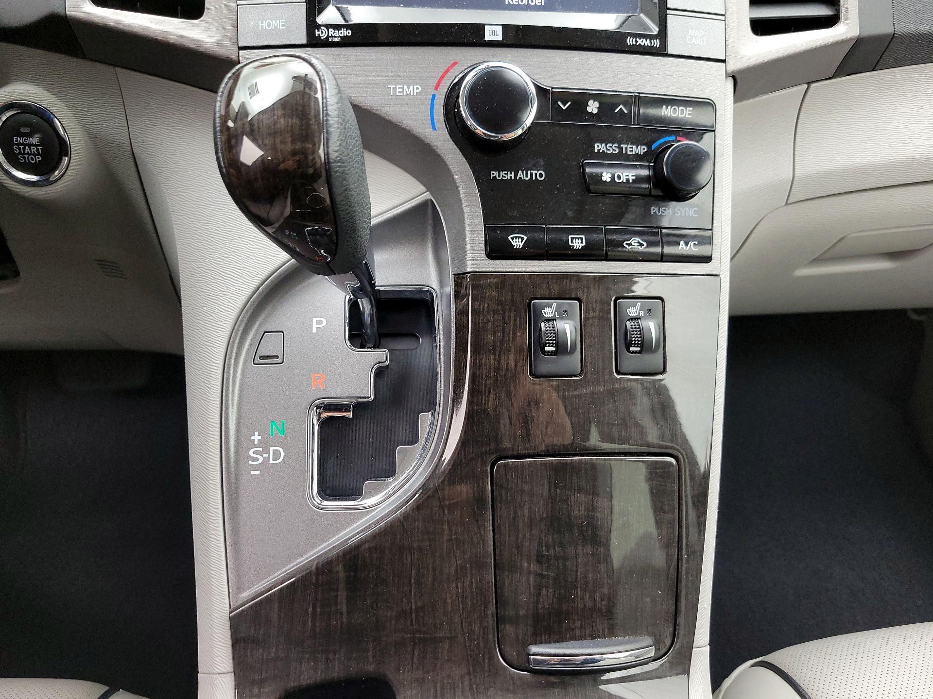Thumbnail: 2015 Toyota Venza - 18