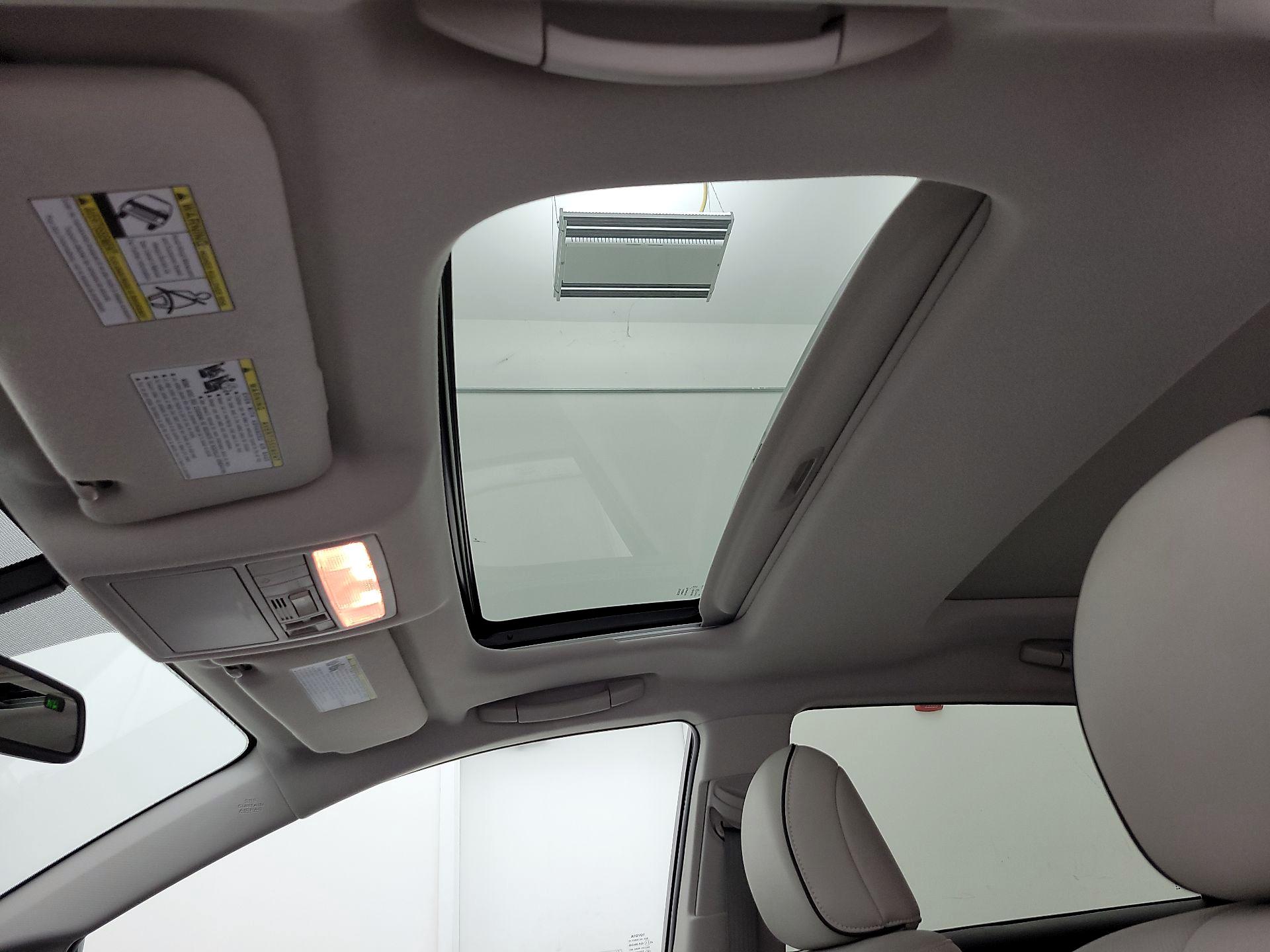 Thumbnail: 2015 Toyota Venza - 20