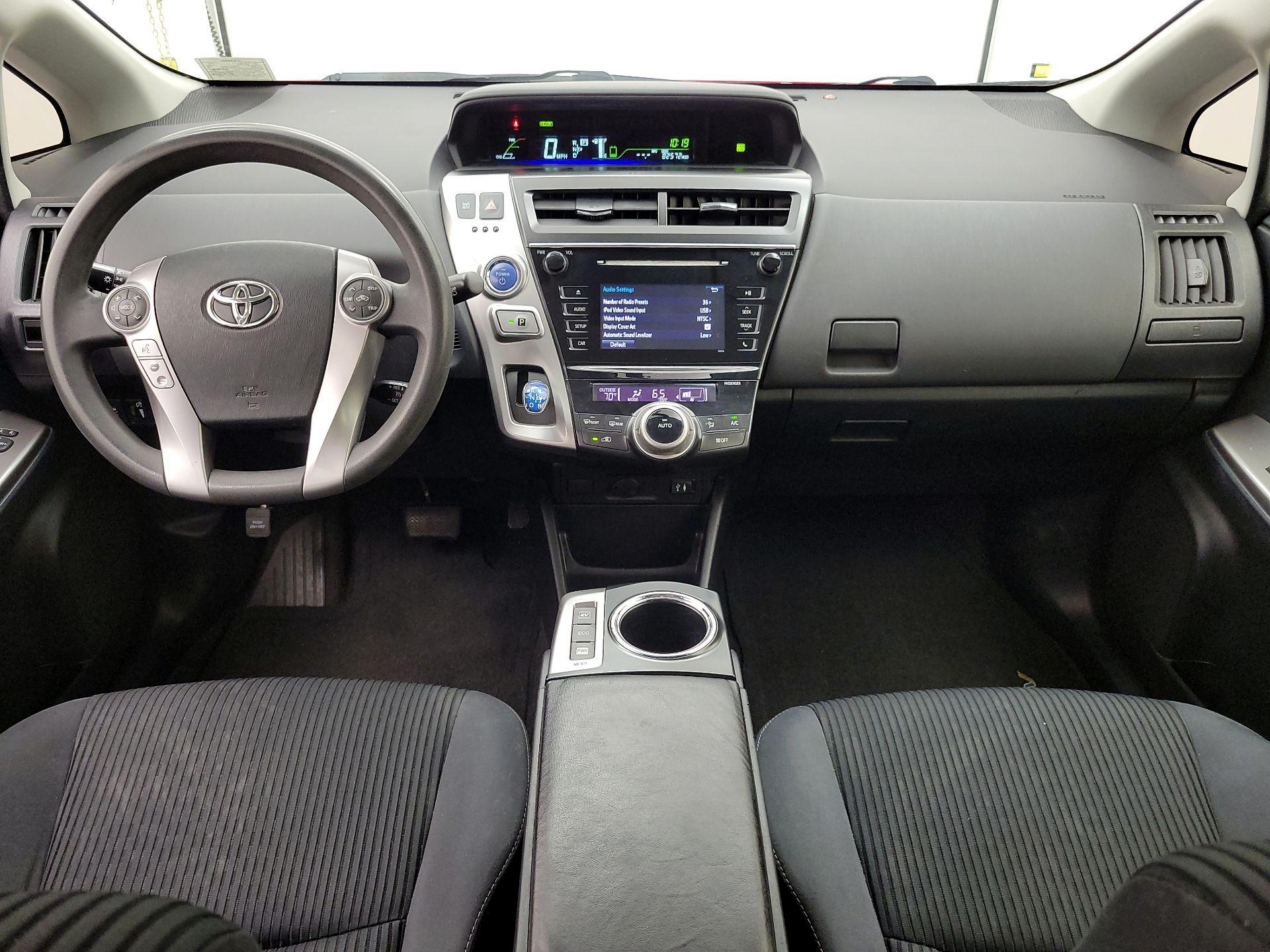 Thumbnail: 2015 Toyota Prius v - 9