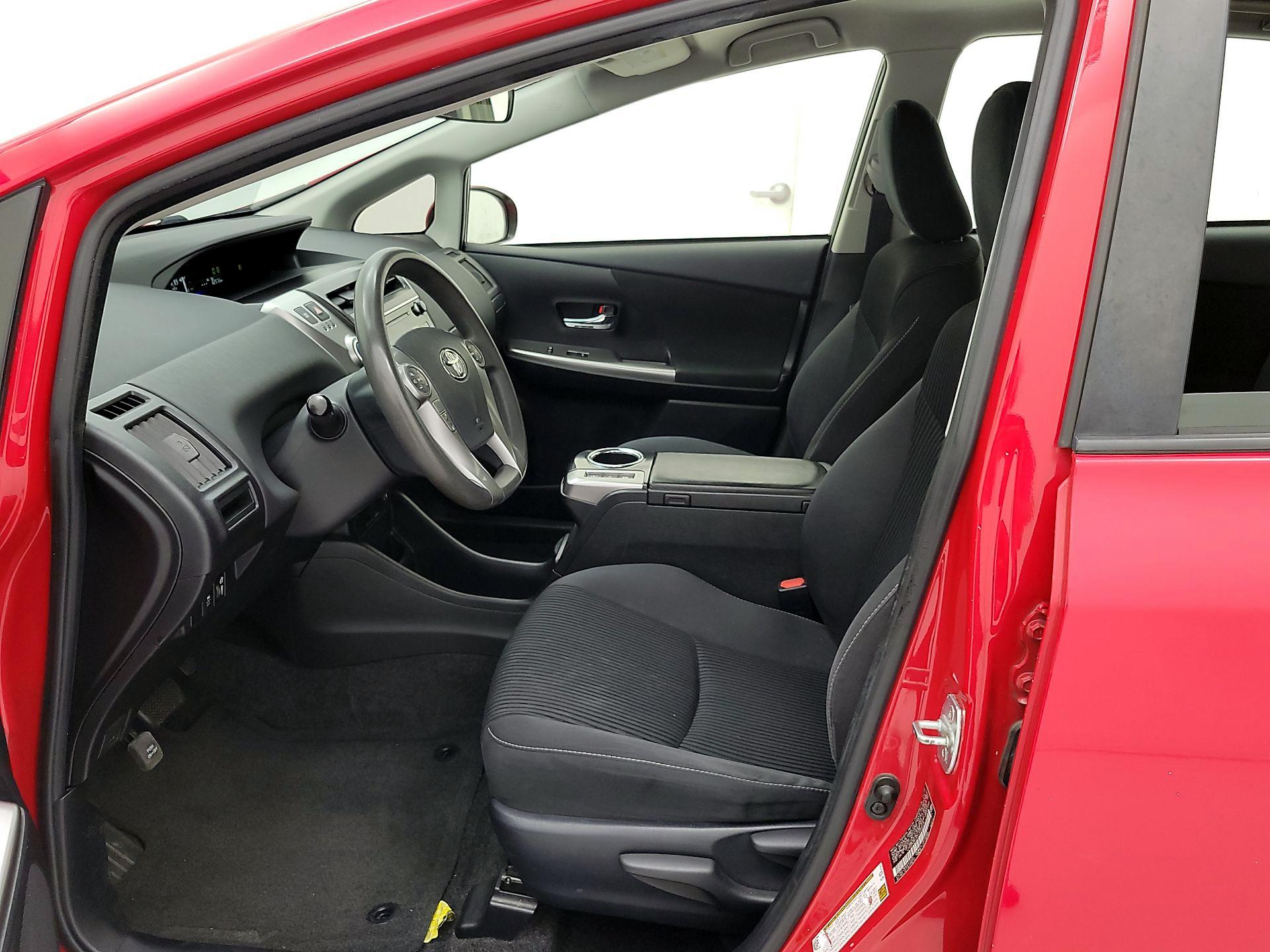 Thumbnail: 2015 Toyota Prius v - 11