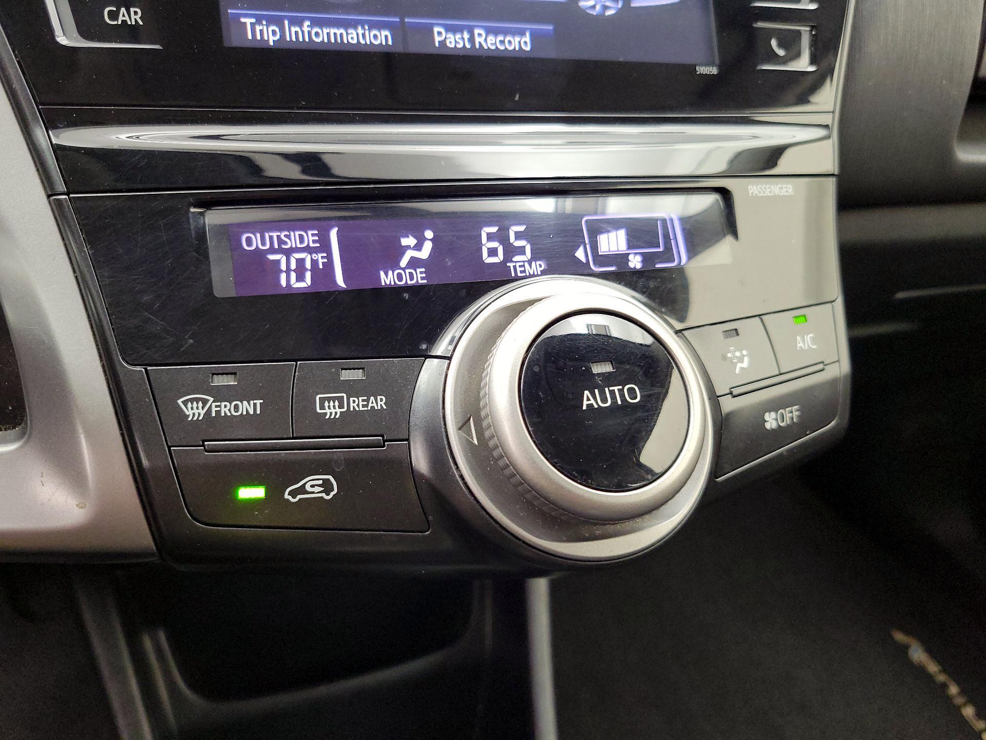 Thumbnail: 2015 Toyota Prius v - 16