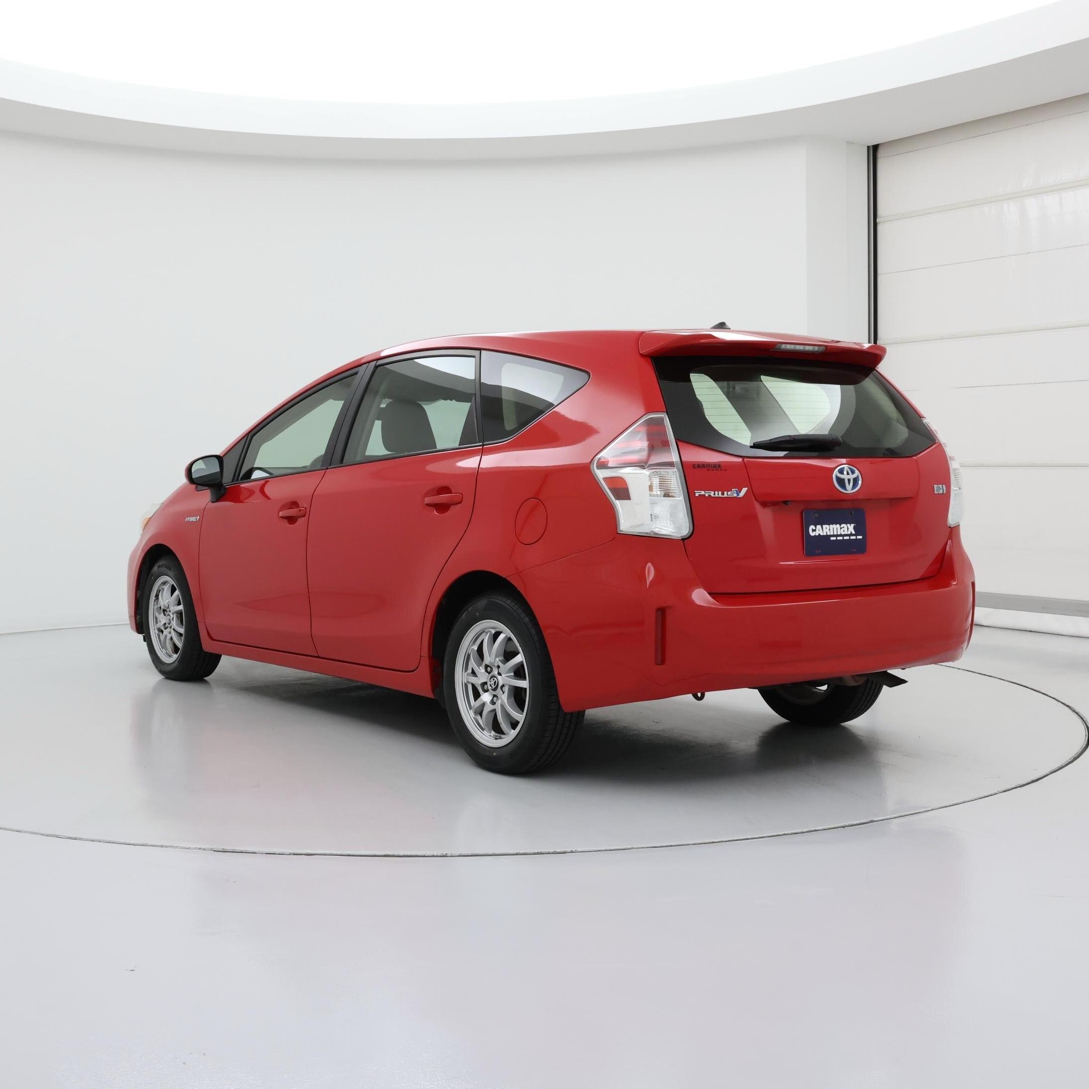 Thumbnail: 2015 Toyota Prius v - 2