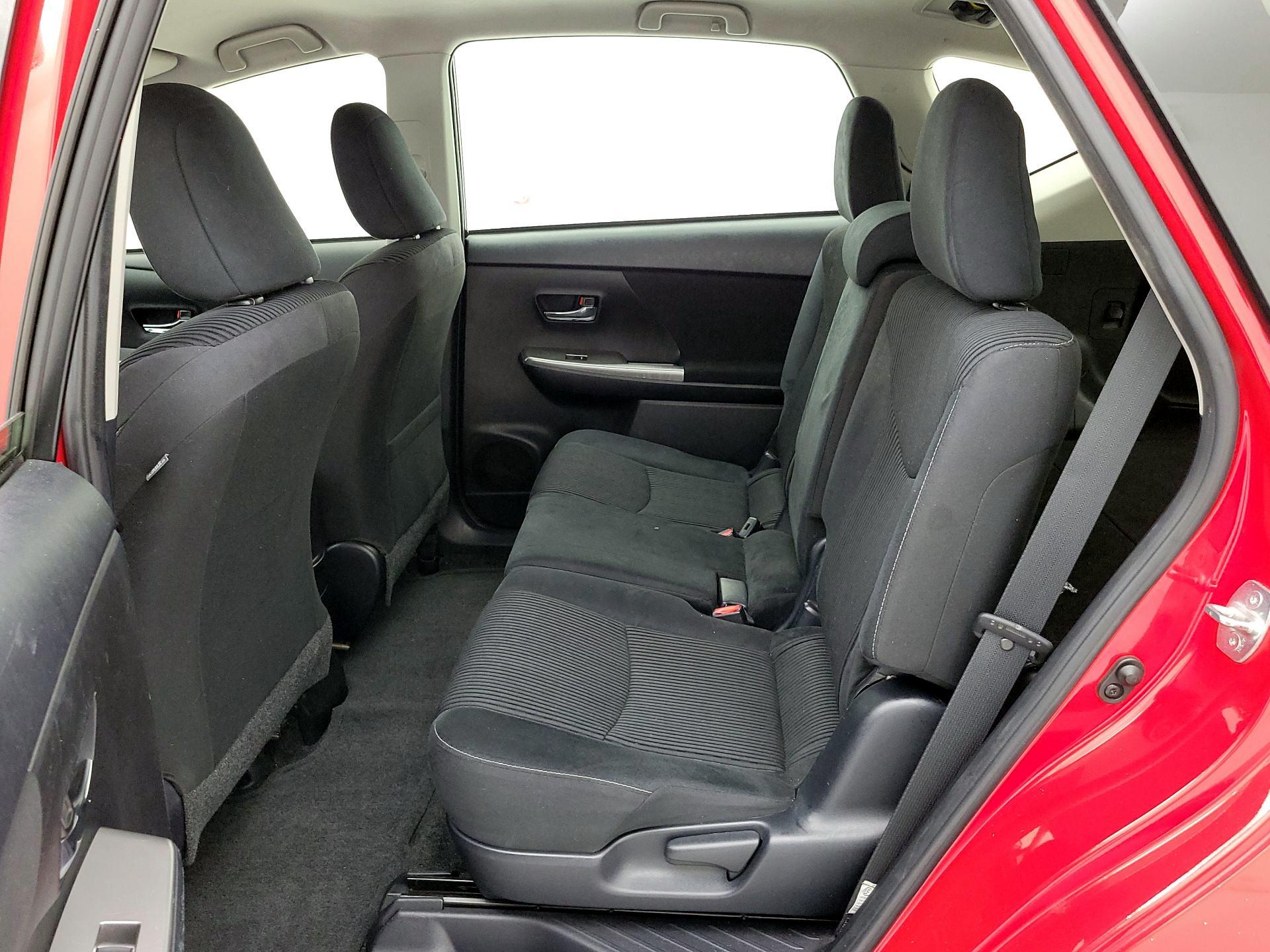 Thumbnail: 2015 Toyota Prius v - 19