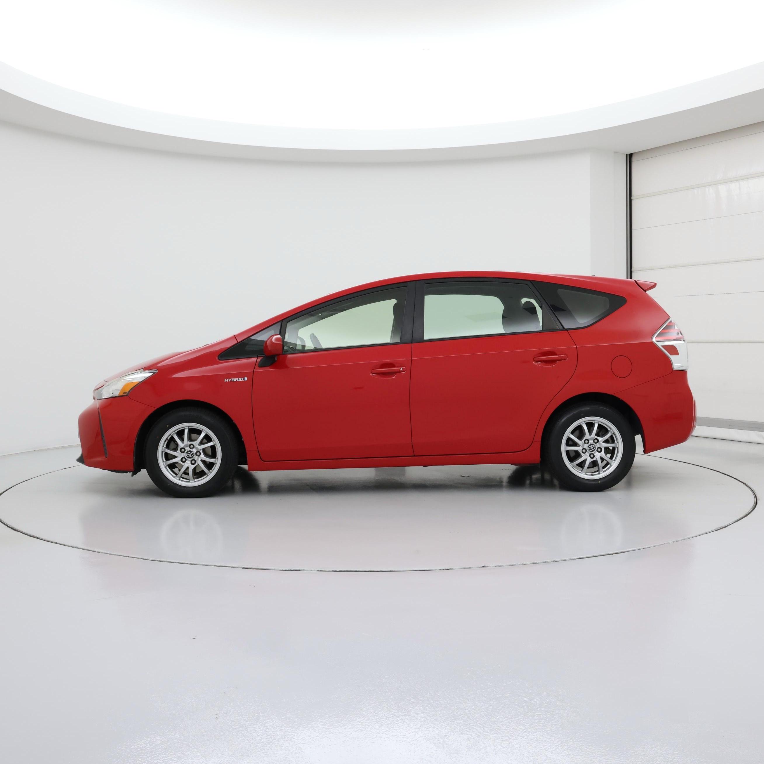 Thumbnail: 2015 Toyota Prius v - 3