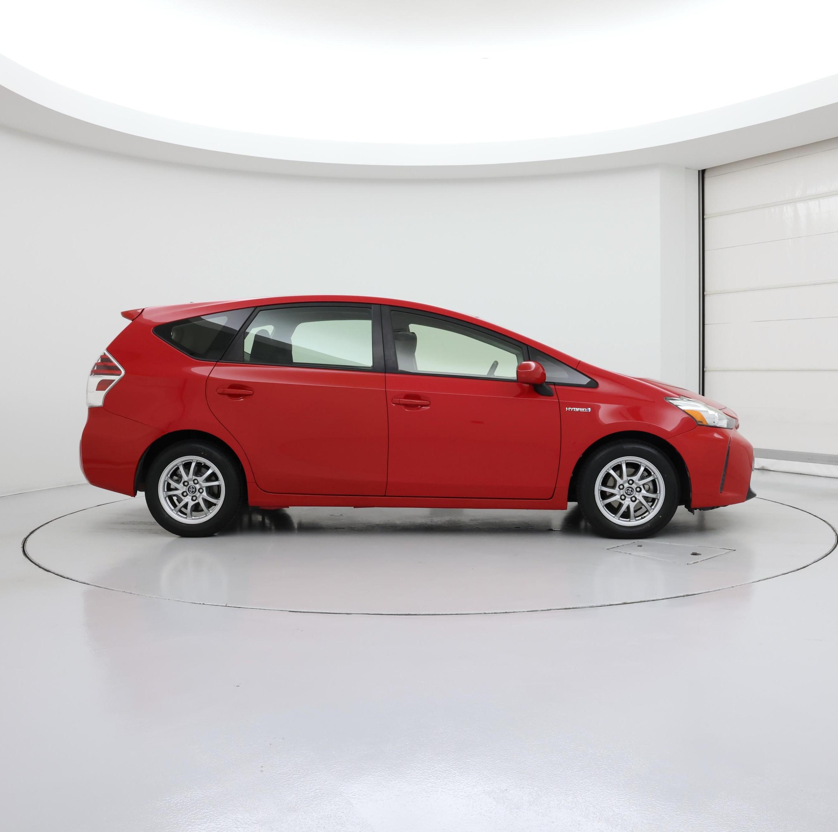 Thumbnail: 2015 Toyota Prius v - 7