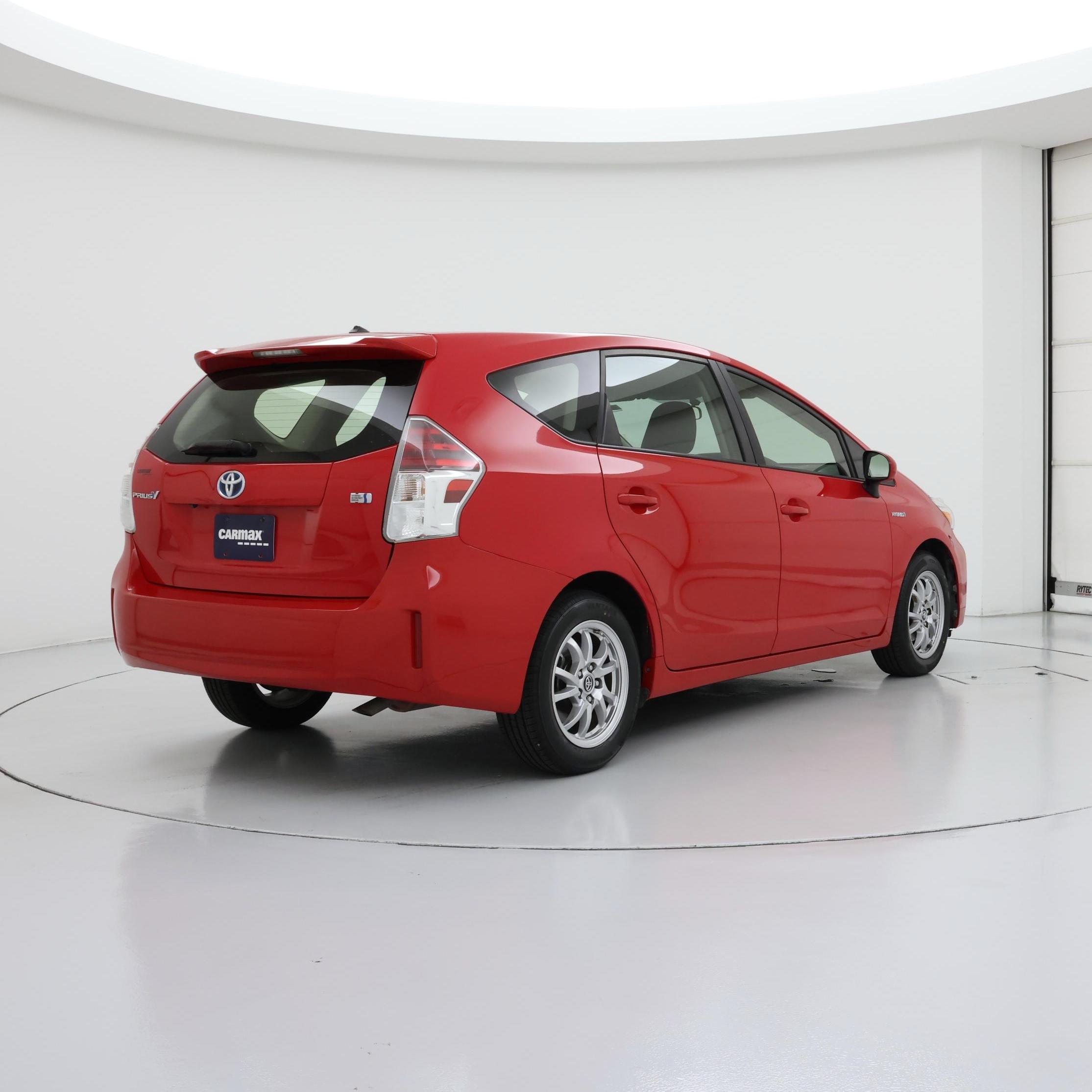 Thumbnail: 2015 Toyota Prius v - 8