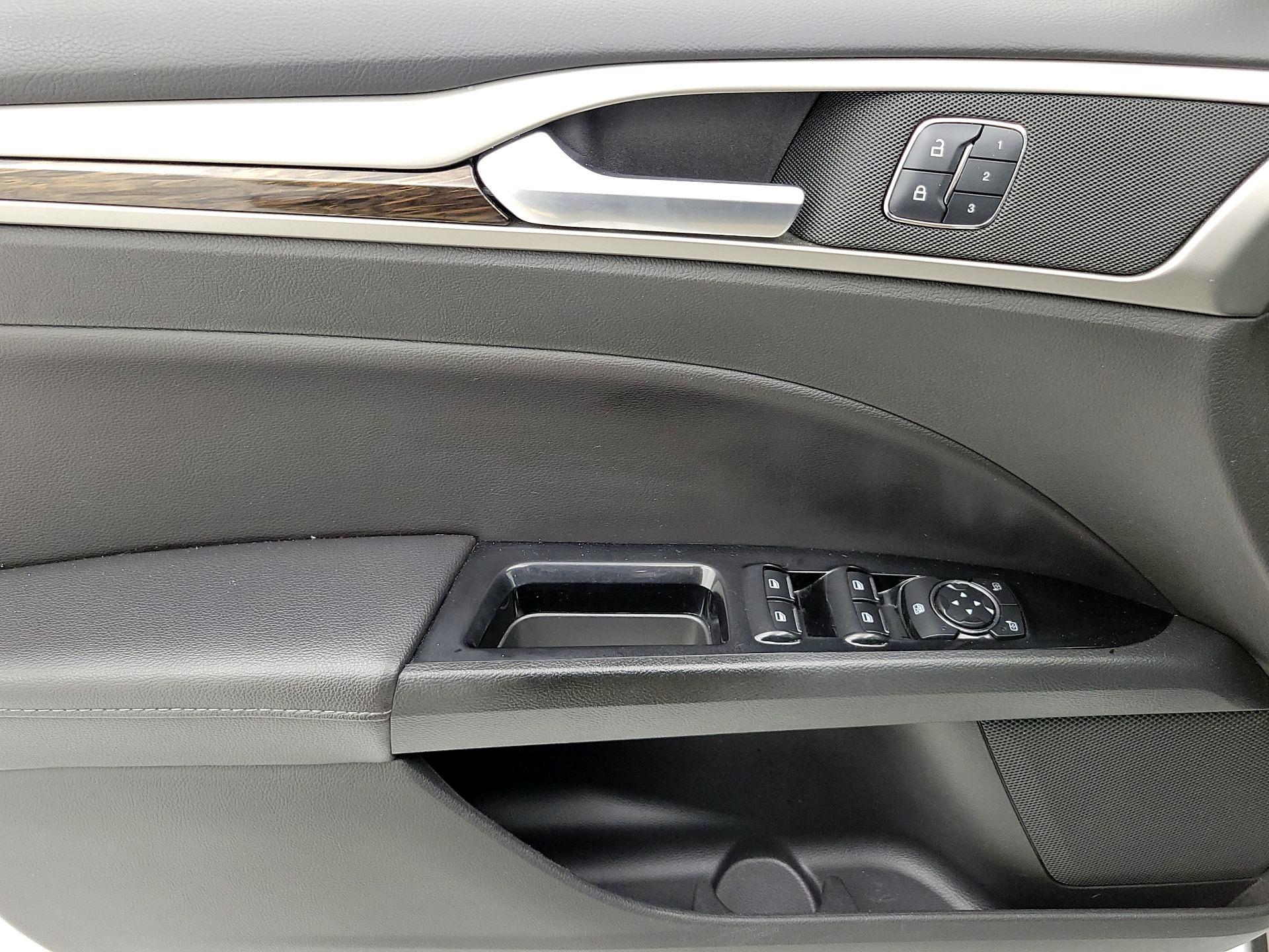 Thumbnail: 2016 Ford Fusion - 12