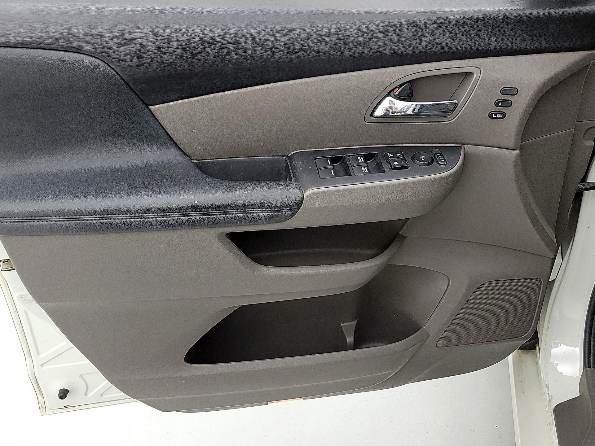 Thumbnail: 2016 Honda Odyssey - 12