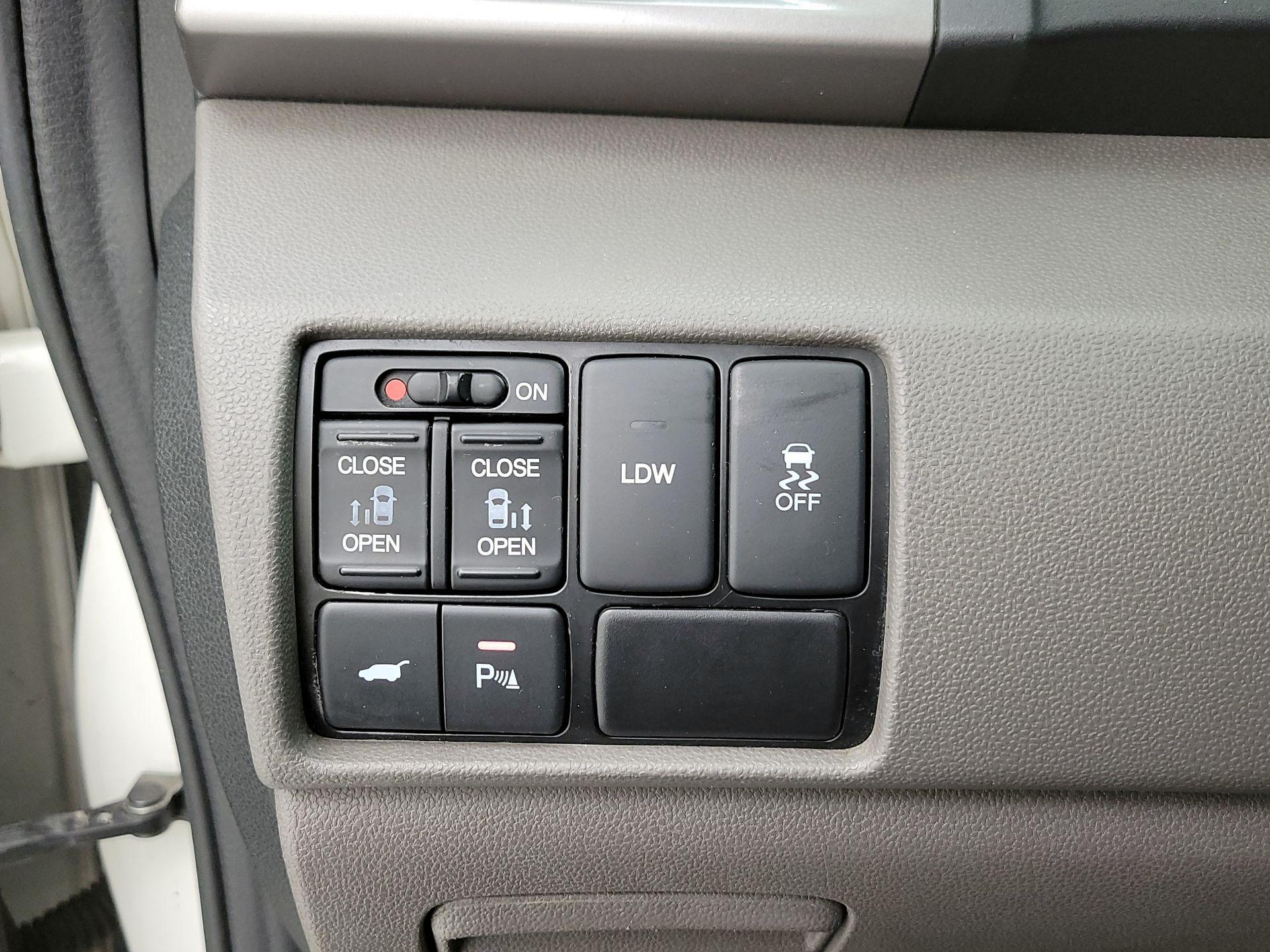 Thumbnail: 2016 Honda Odyssey - 13