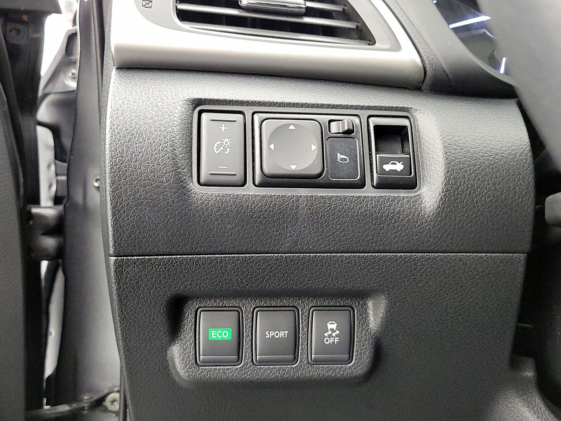 Thumbnail: 2016 Nissan Sentra - 13