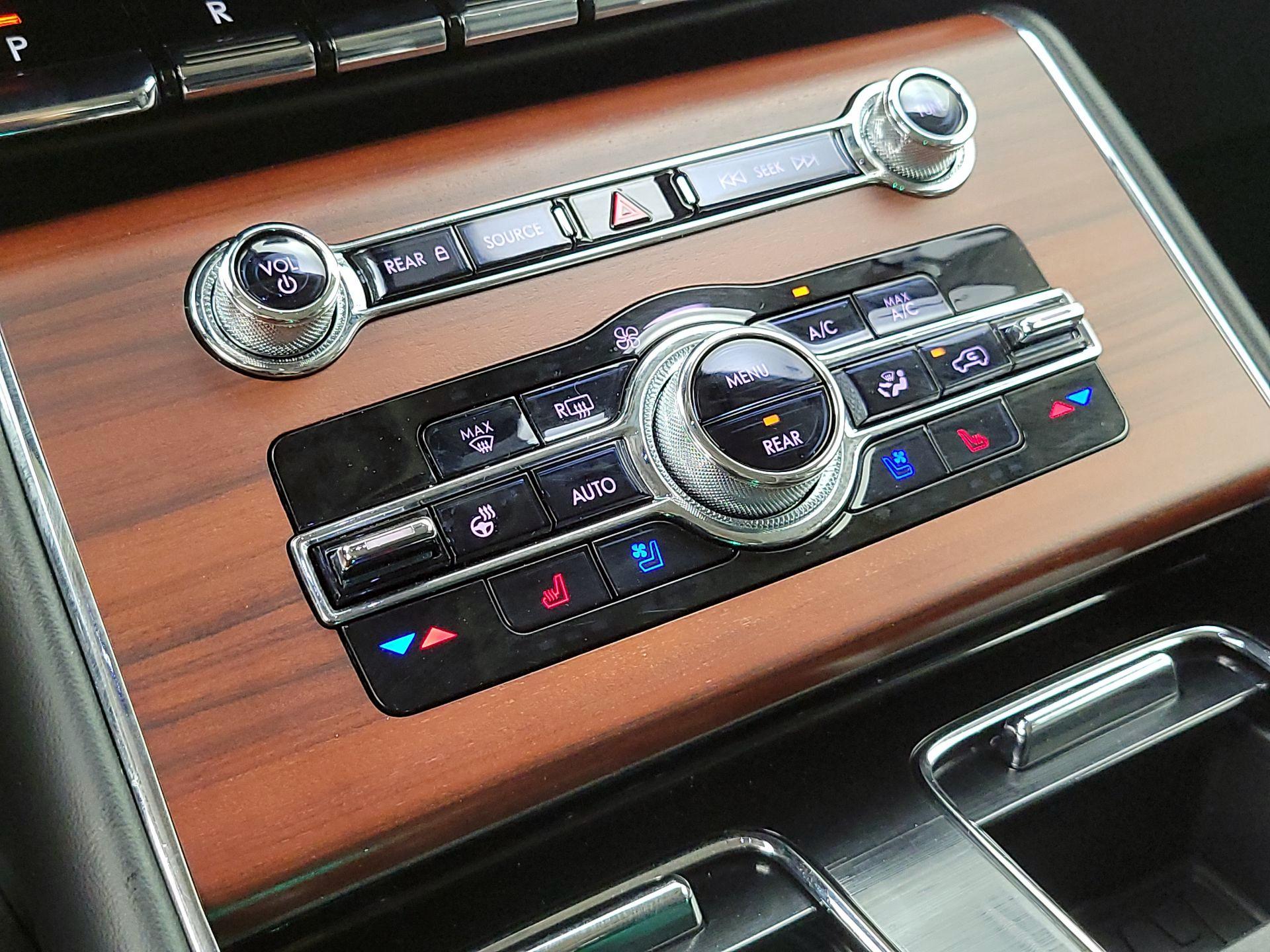 Thumbnail: 2023 Lincoln Aviator - 17