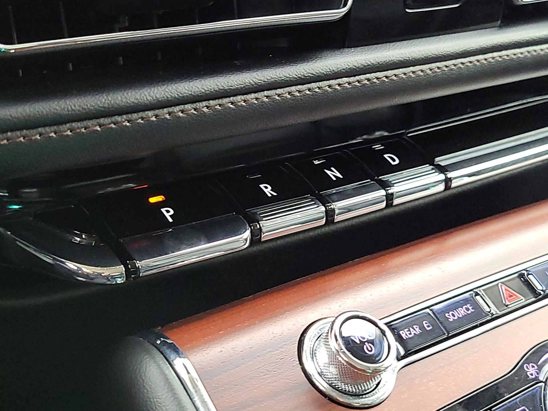 Thumbnail: 2023 Lincoln Aviator - 18