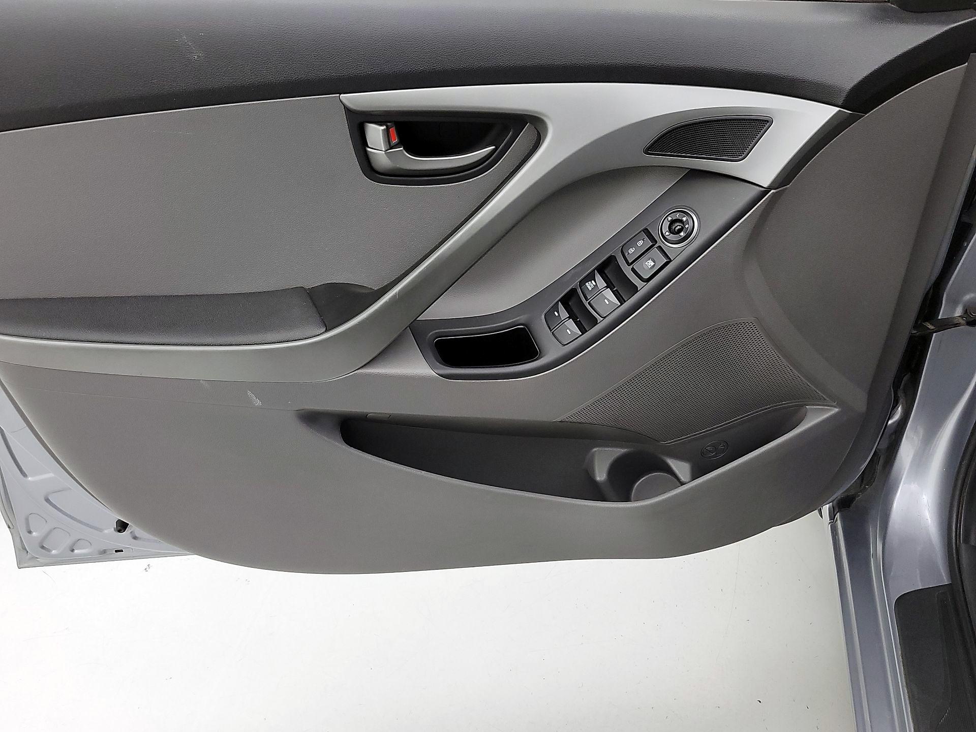 Thumbnail: 2016 Hyundai Elantra - 12
