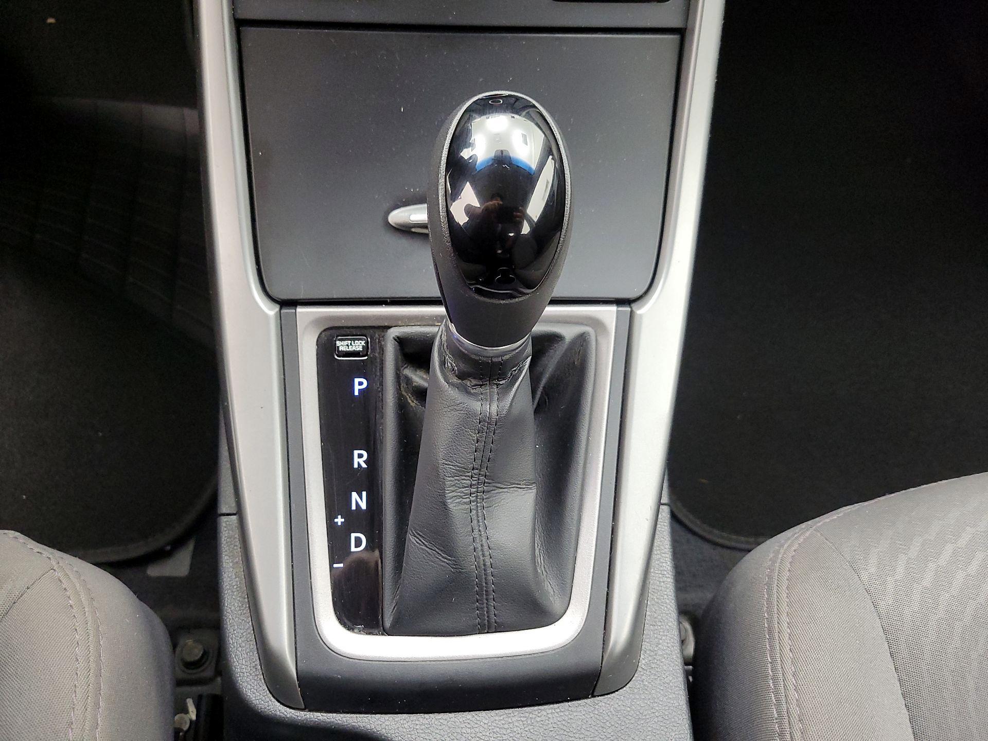 Thumbnail: 2016 Hyundai Elantra - 16