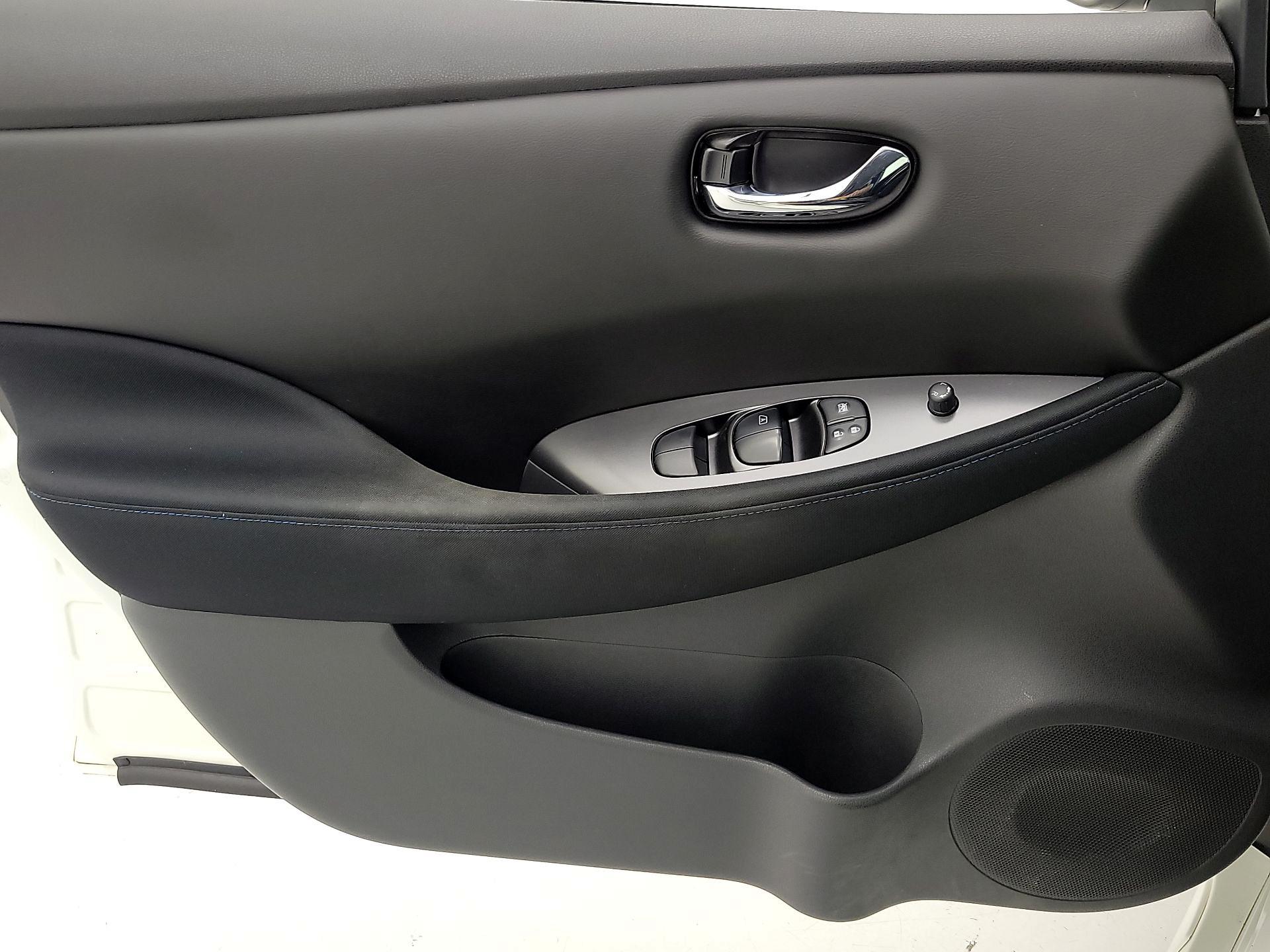 Thumbnail: 2019 Nissan Leaf - 12