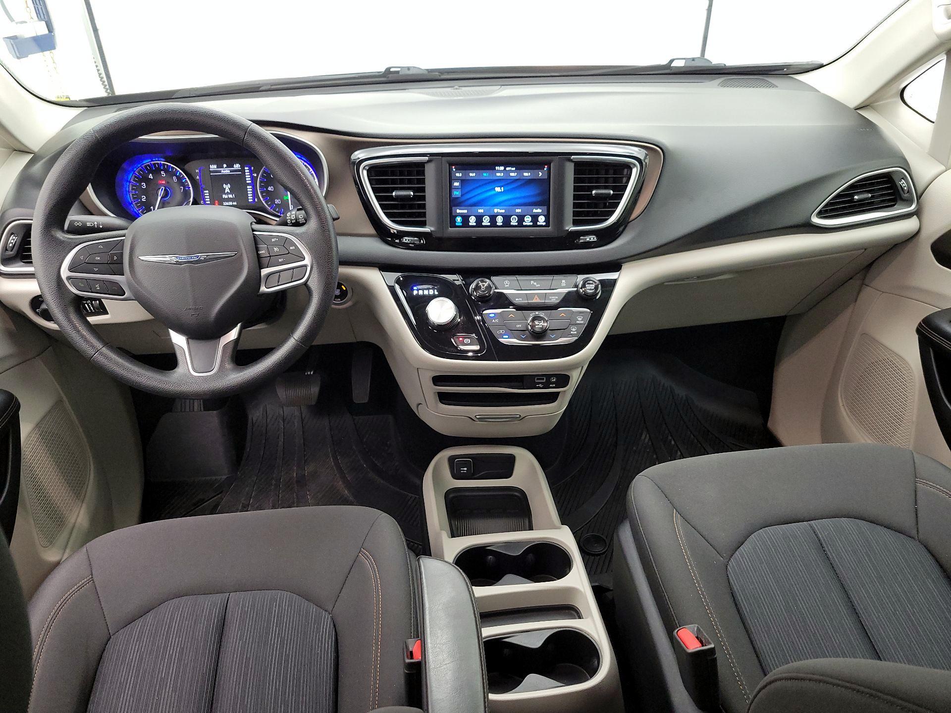 Thumbnail: 2019 Chrysler Pacifica - 9