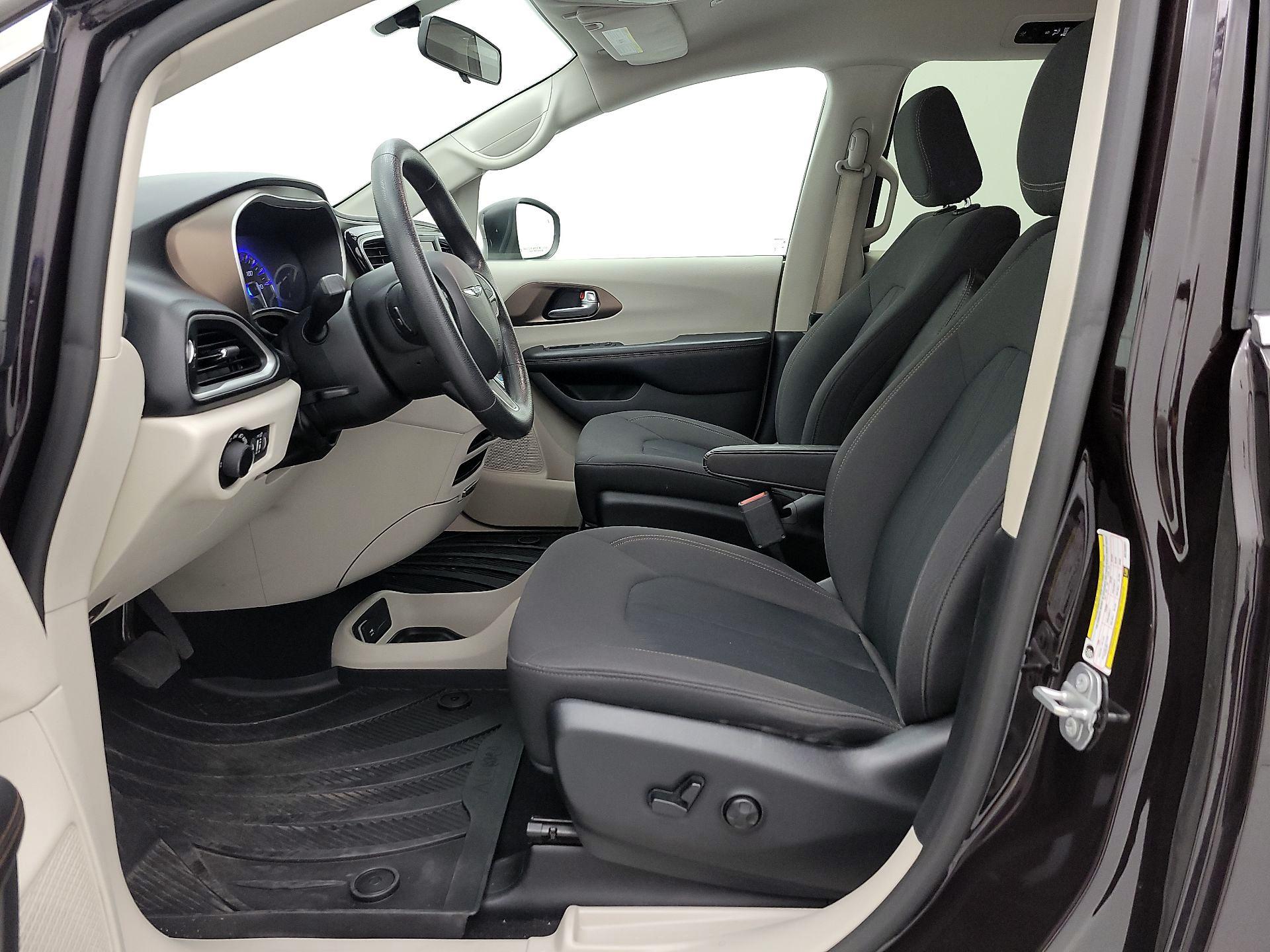Thumbnail: 2019 Chrysler Pacifica - 11