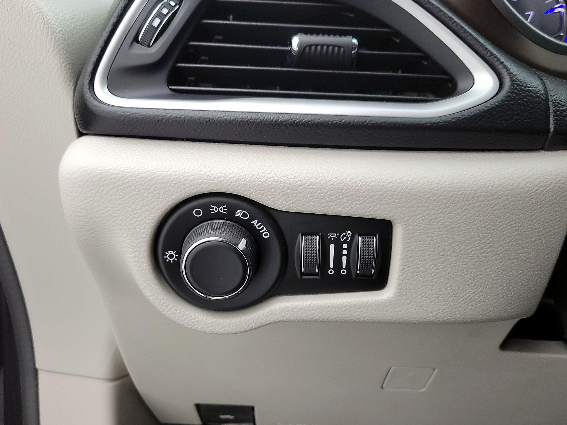 Thumbnail: 2019 Chrysler Pacifica - 13