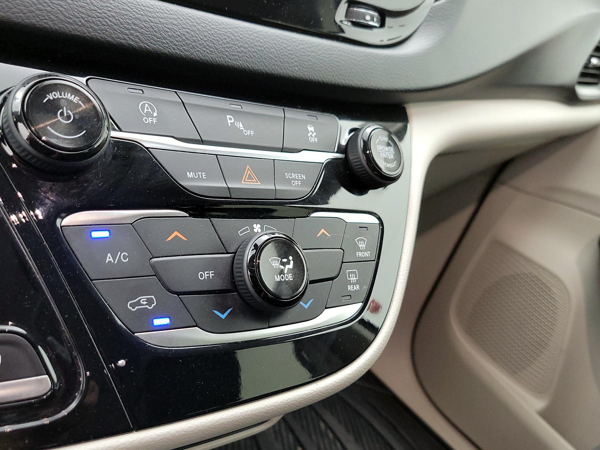 Thumbnail: 2019 Chrysler Pacifica - 16