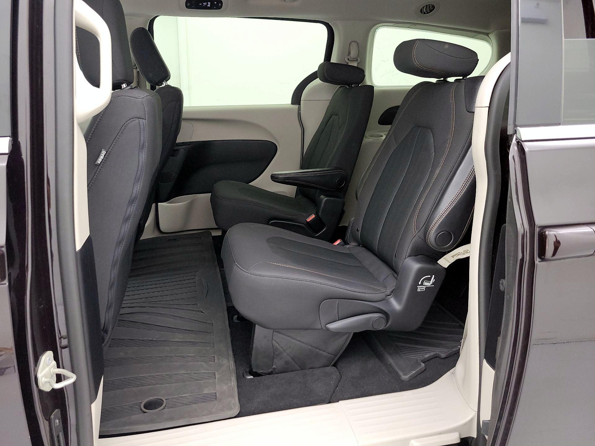 Thumbnail: 2019 Chrysler Pacifica - 19