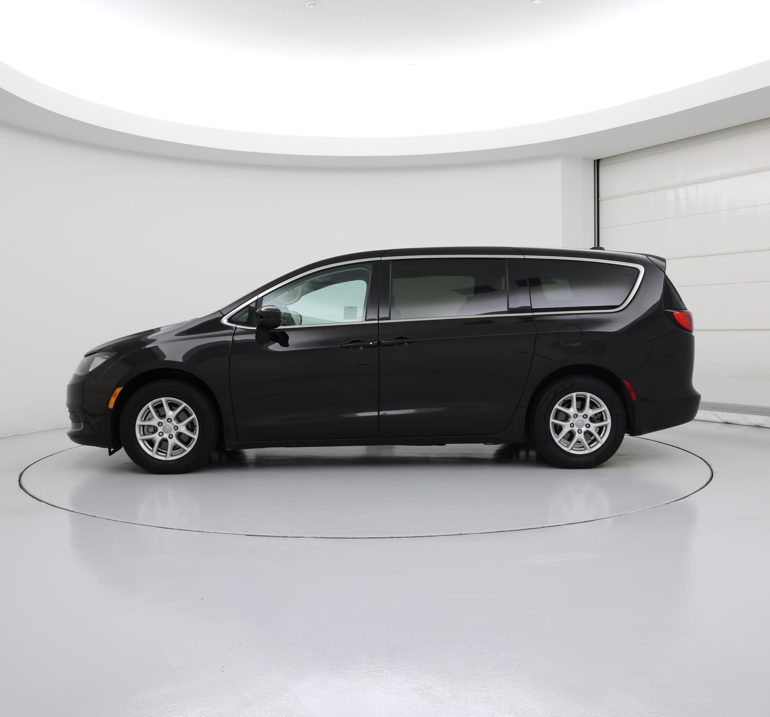 Thumbnail: 2019 Chrysler Pacifica - 3
